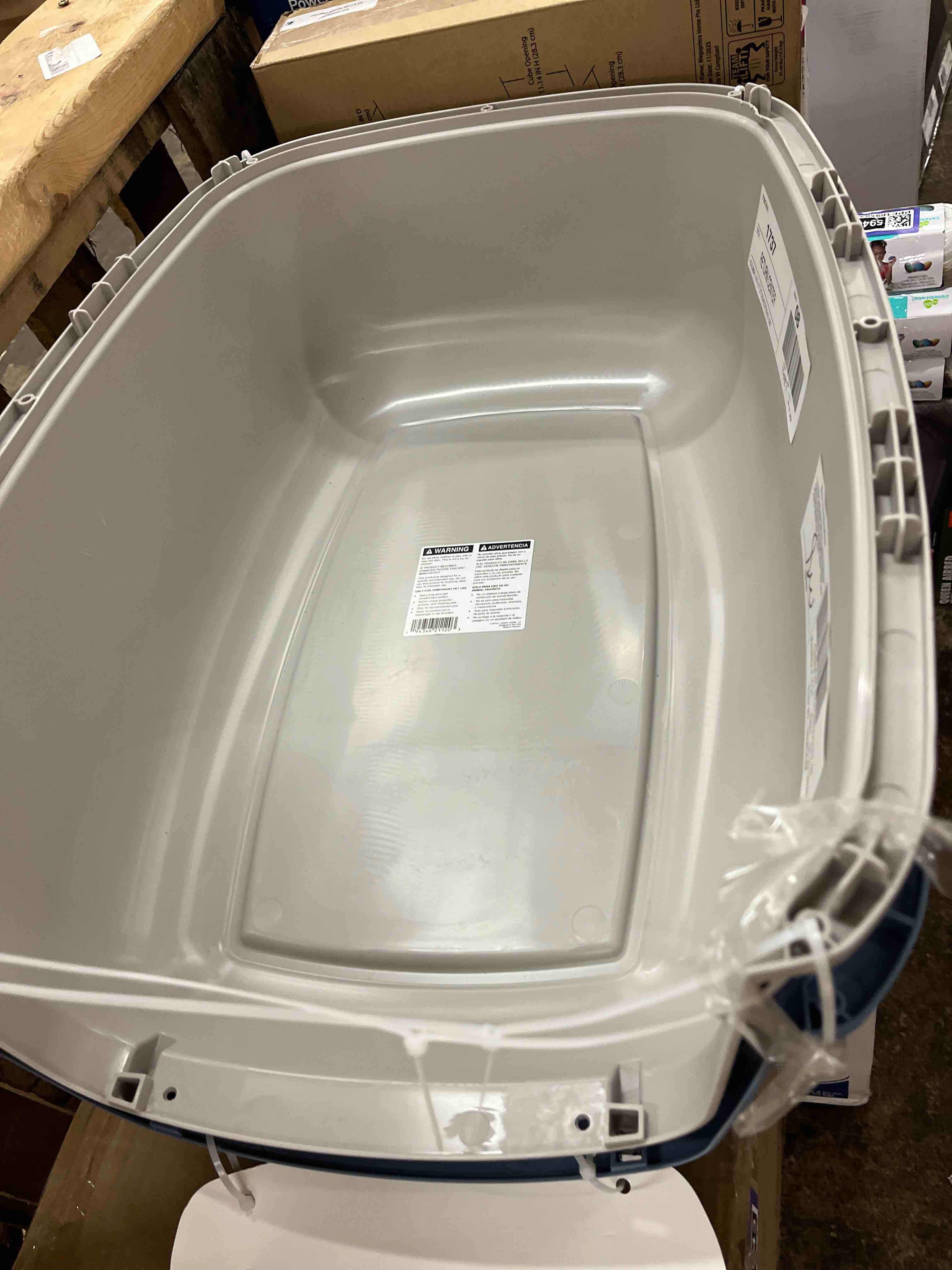 Condition photo showing New/Like New for vibrant life double door dog kennel with top opening multicolor 24 in