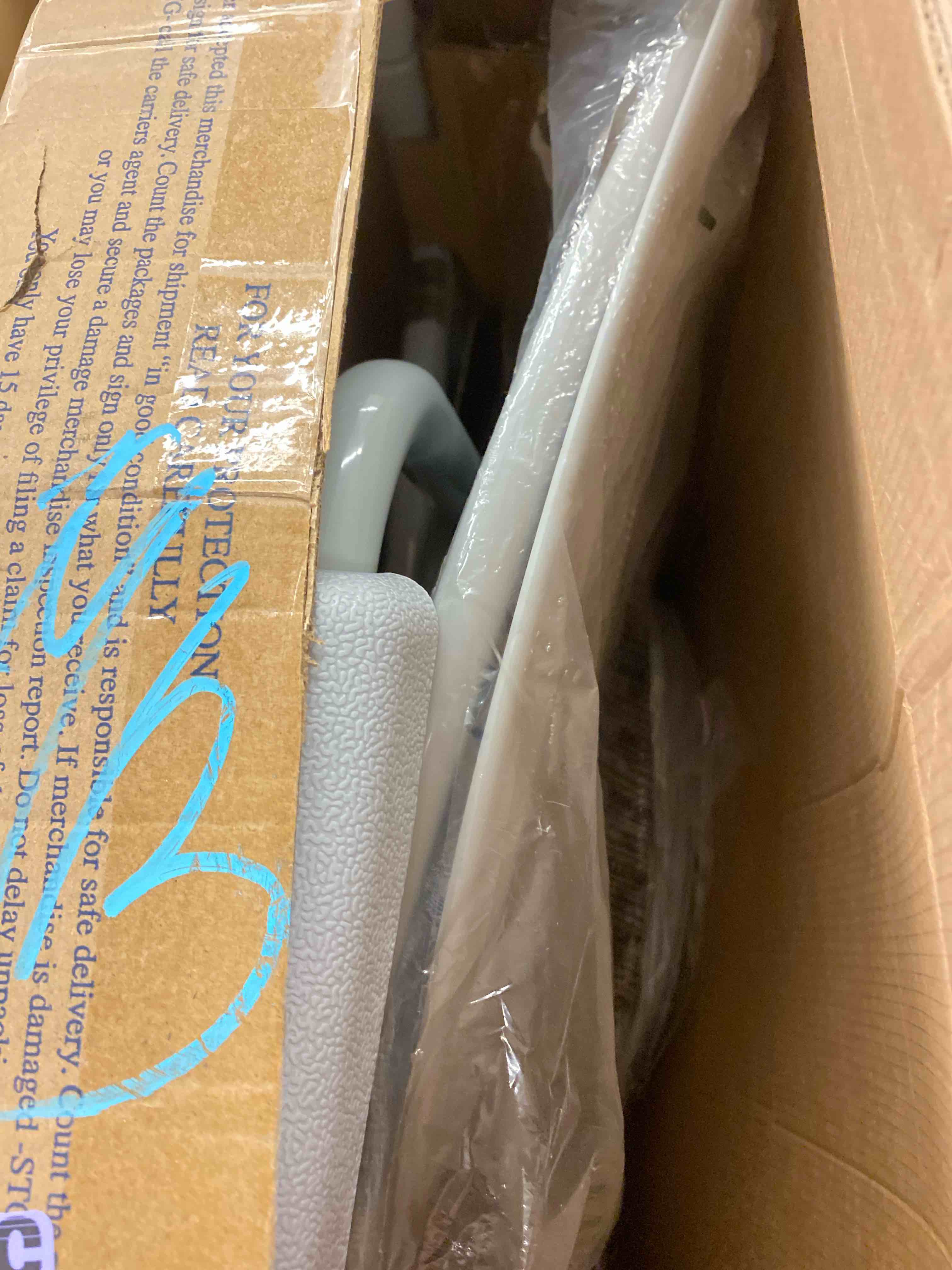 https://s3.amazonaws.com/lotting-images-prod/phillipi/PPE1986508_1745078073343.jpeg