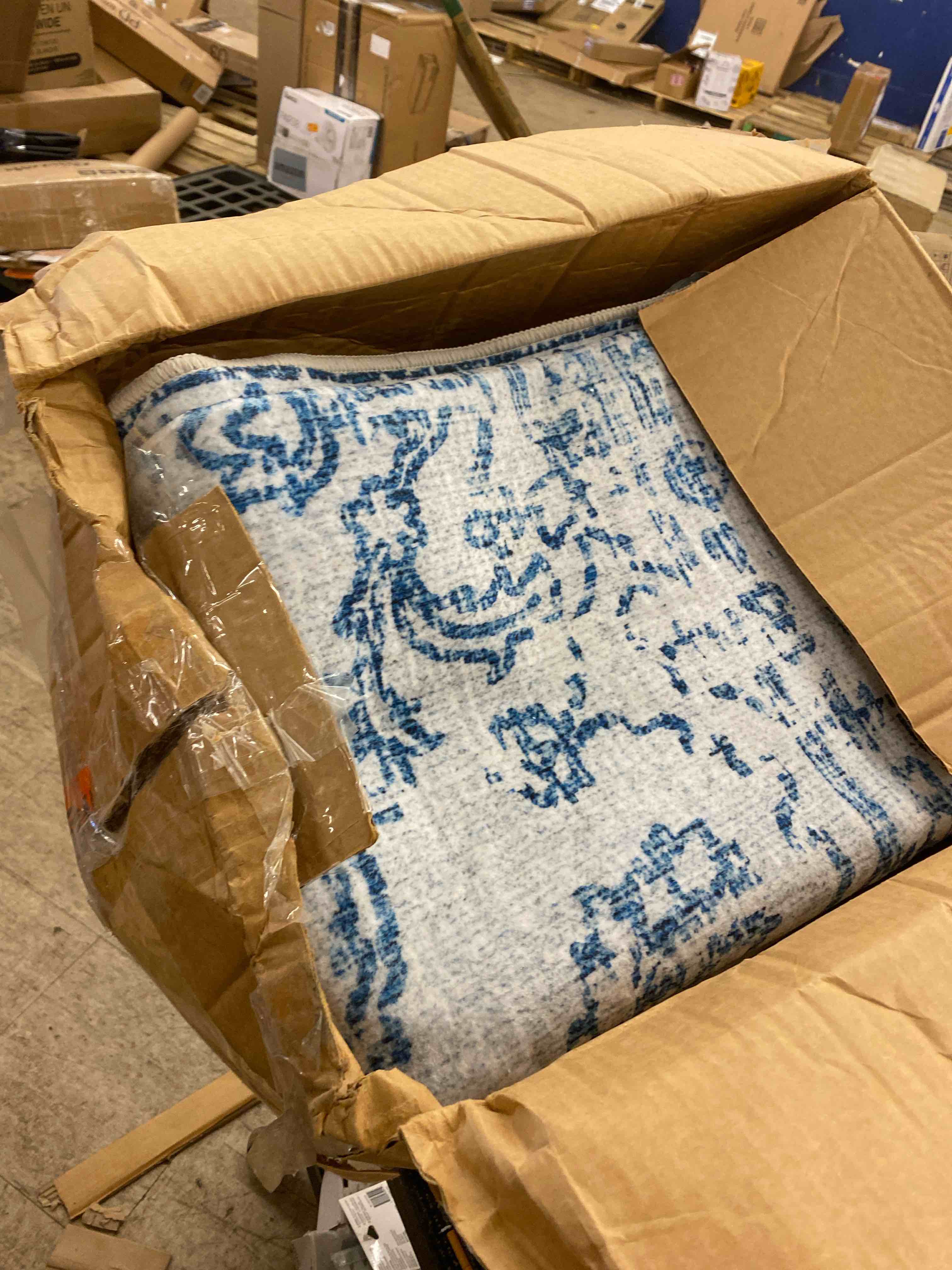 https://s3.amazonaws.com/lotting-images-prod/phillipi/PPE1986510_1745079490351.jpeg