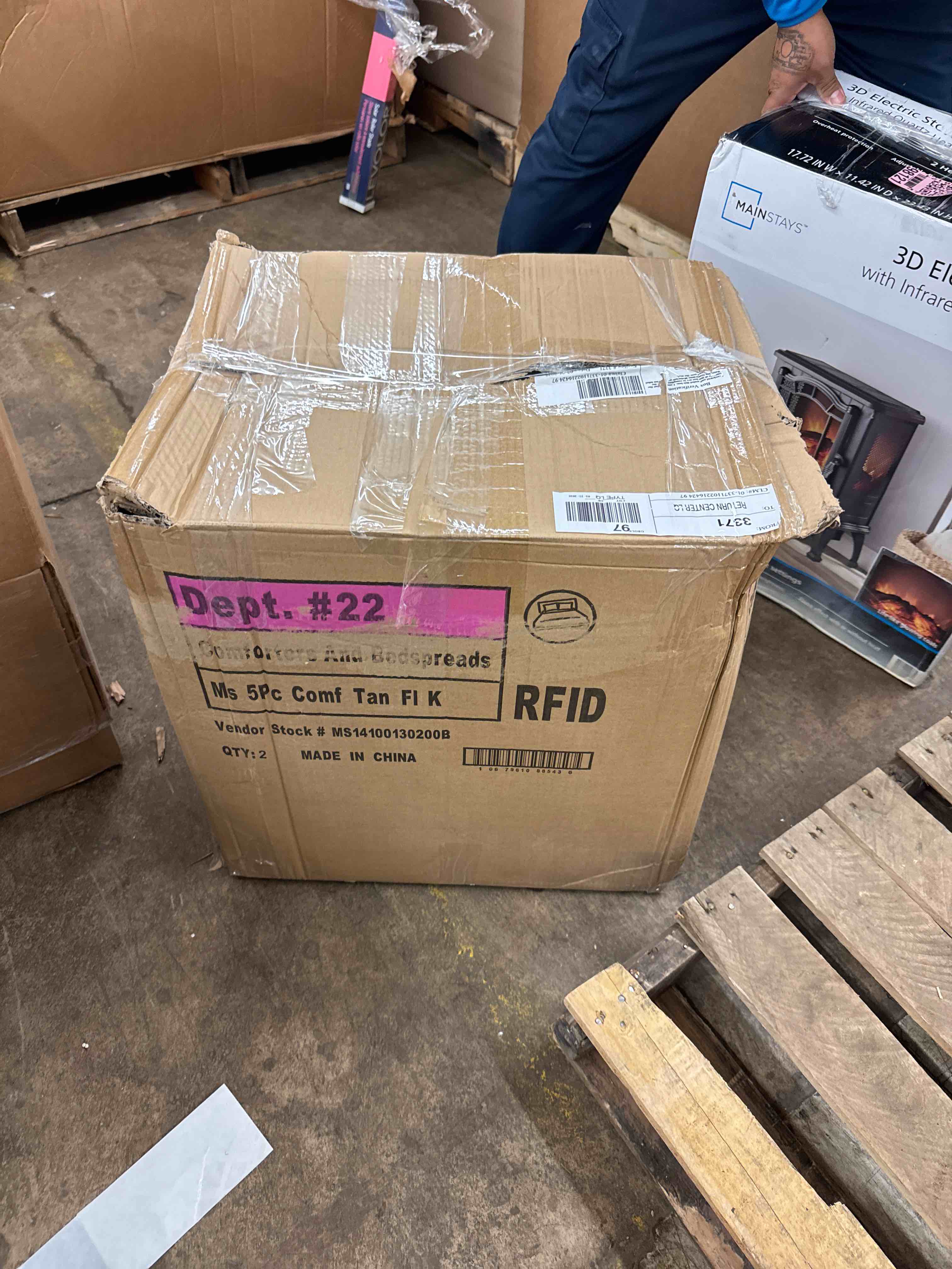 https://s3.amazonaws.com/lotting-images-prod/phillipi/PPE1988569_1743876412320.jpeg