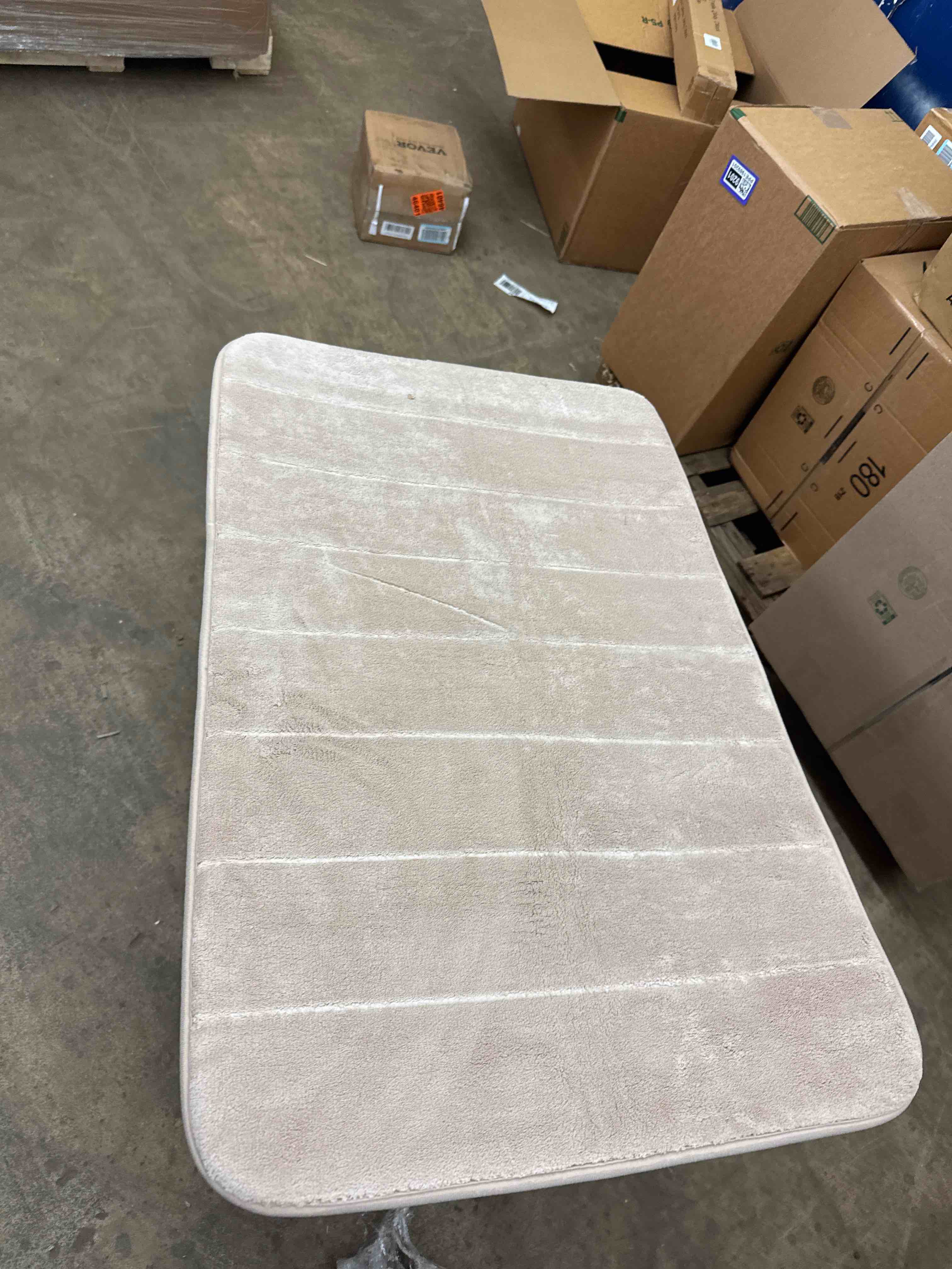 https://s3.amazonaws.com/lotting-images-prod/phillipi/PPE1989202_1744913834878.jpeg
