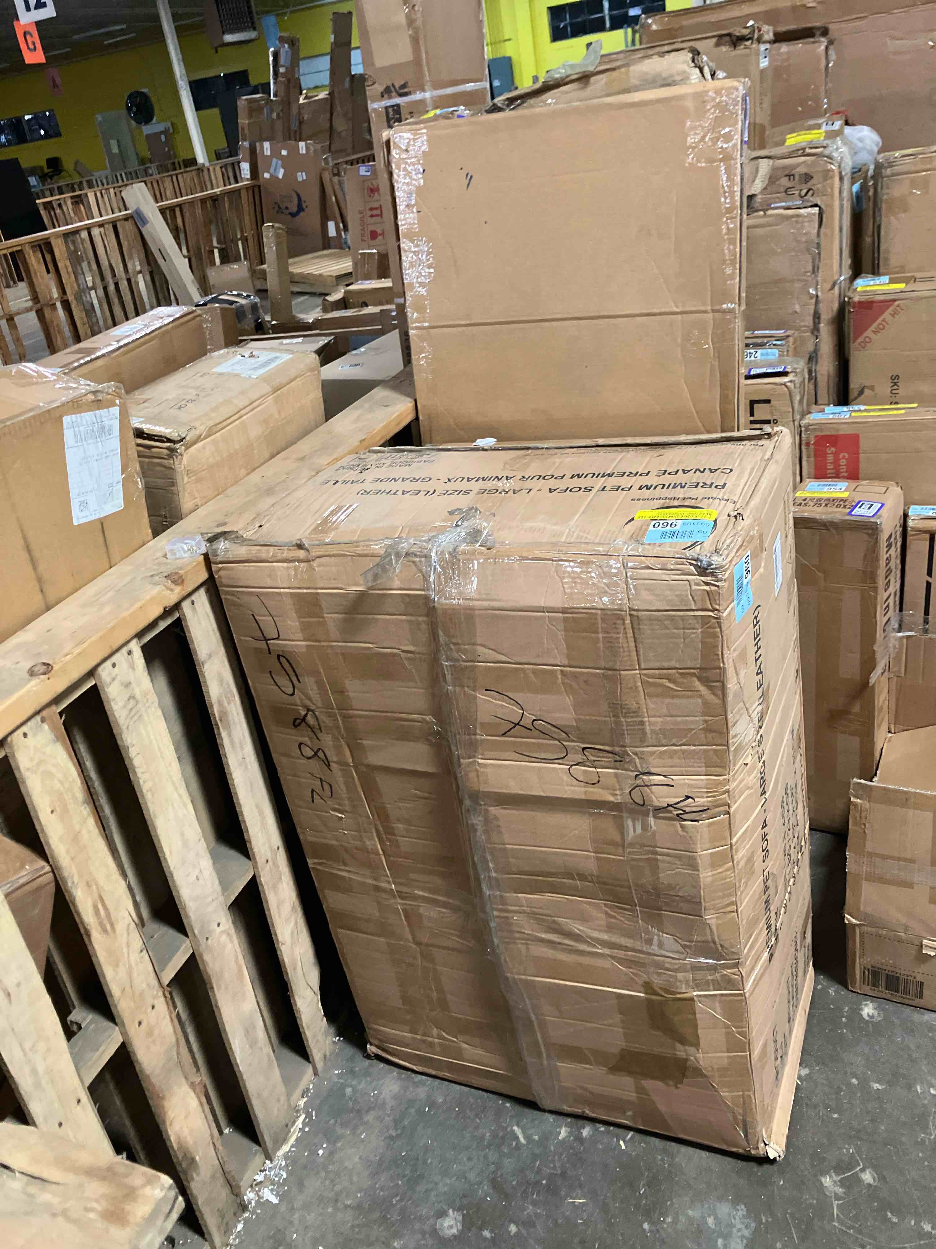 Condition photo showing New/Like New for Dallas Tucker Murphy High Quality Large Dog Bed