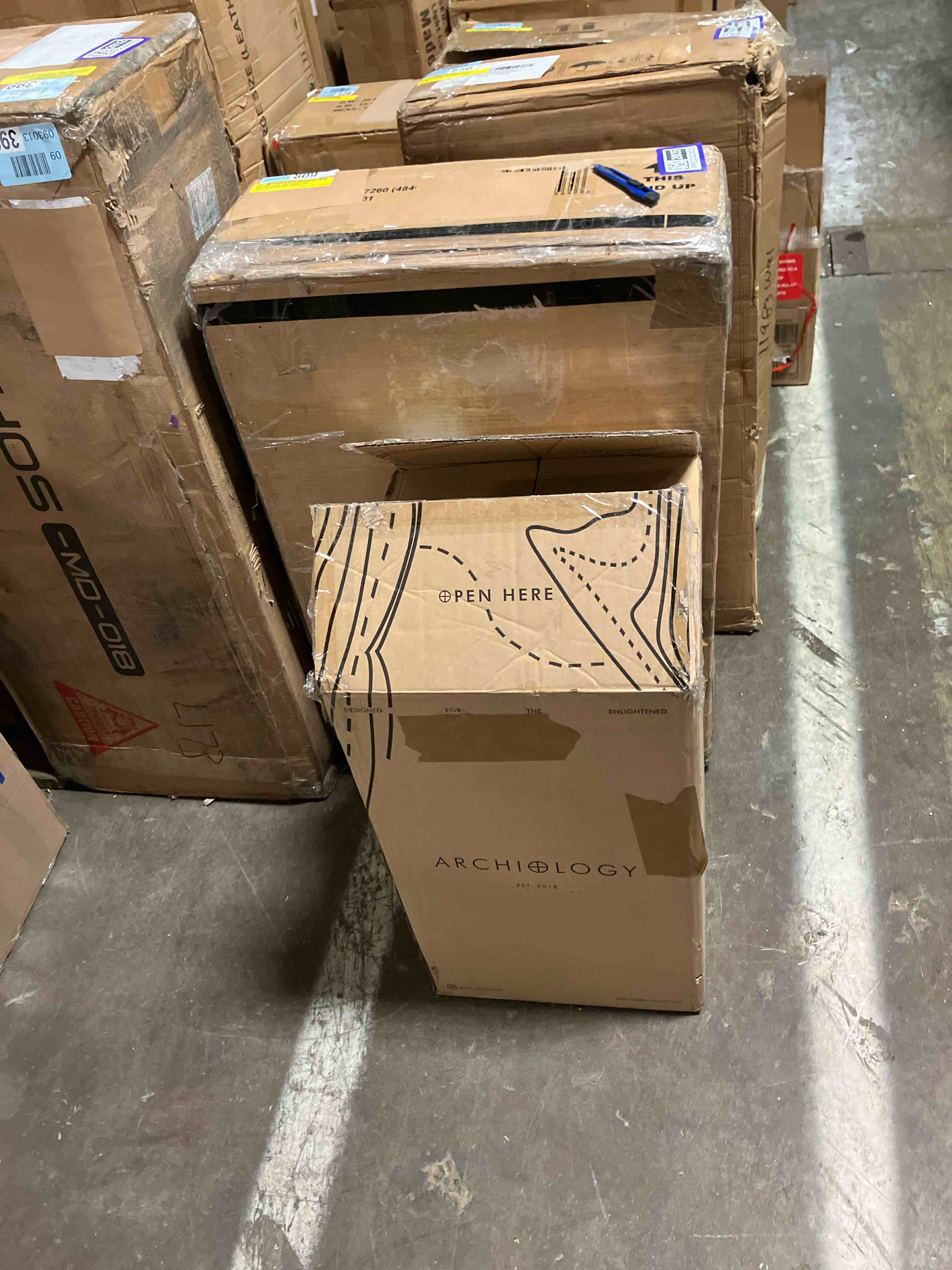 Condition photo showing New/Like New for Loranger Mizpah 21.5" Table Lamp Set Base 