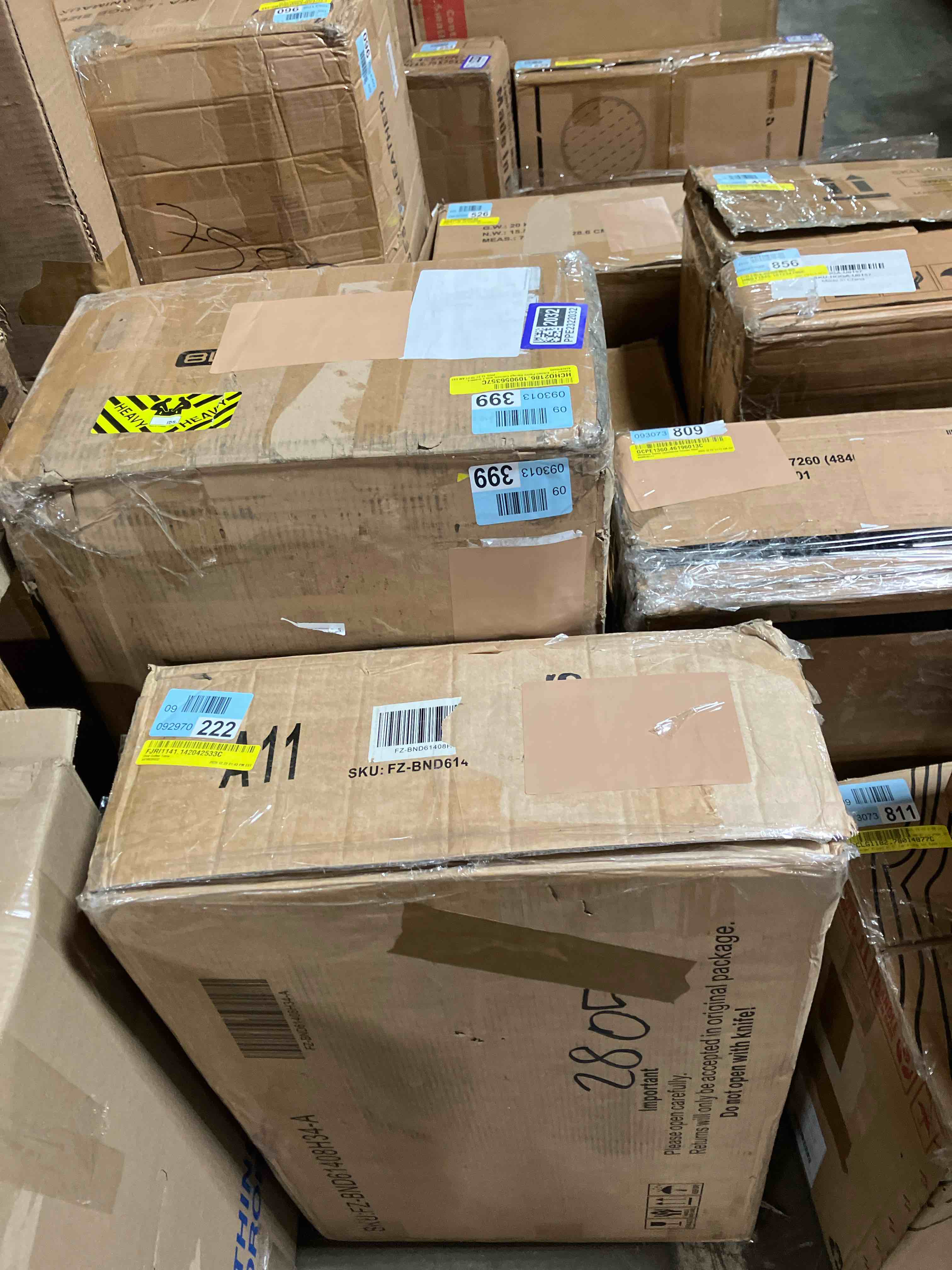 Condition photo showing New/Like New for 31.5" Oval Coffee Table with Storage