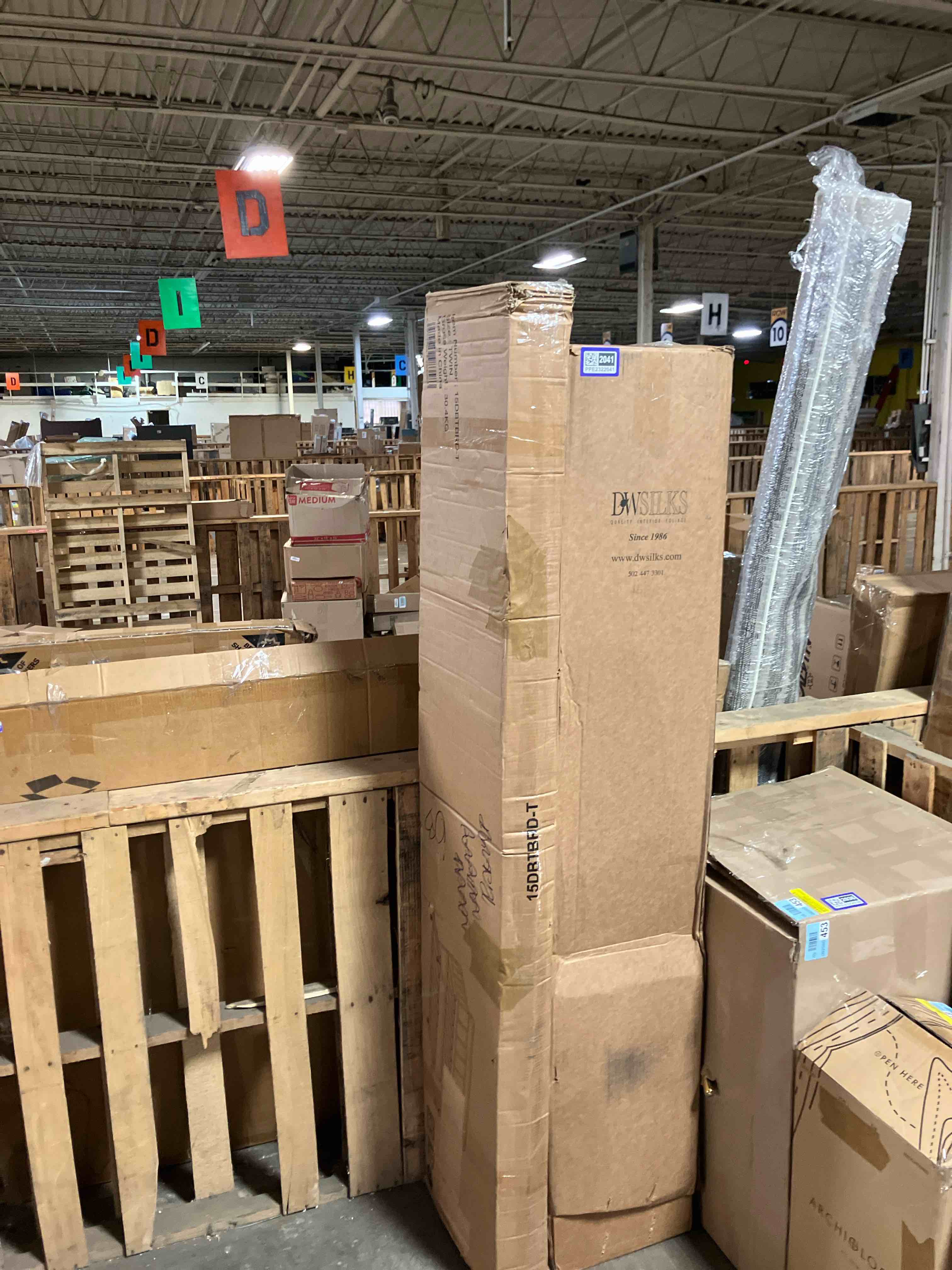 Condition photo showing New/Like New for Twin Size Daybed And Trundle Frame Set