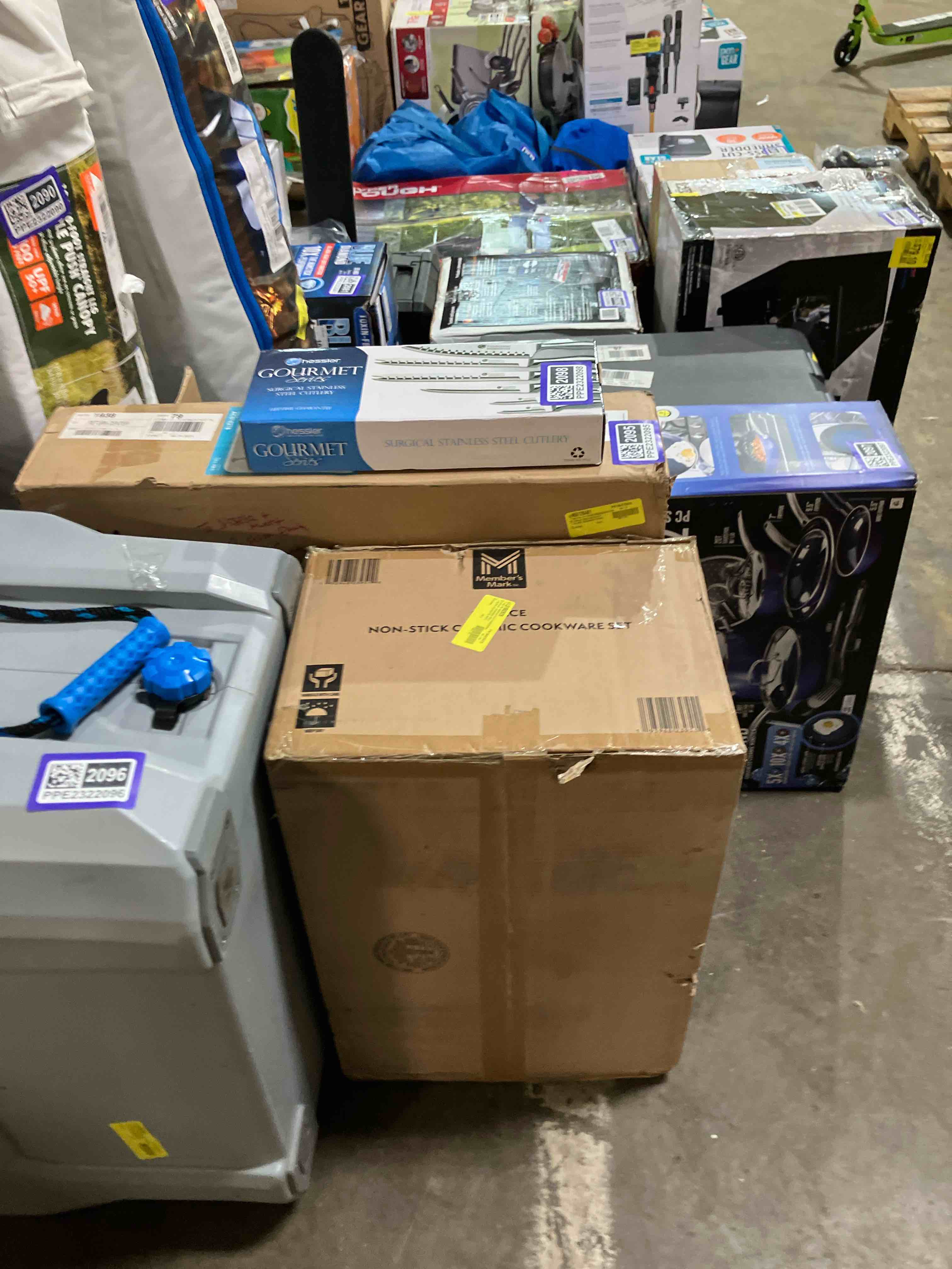 Condition photo showing New/Like New for Member's Mark 11-Piece Modern Ceramic Cookware Set