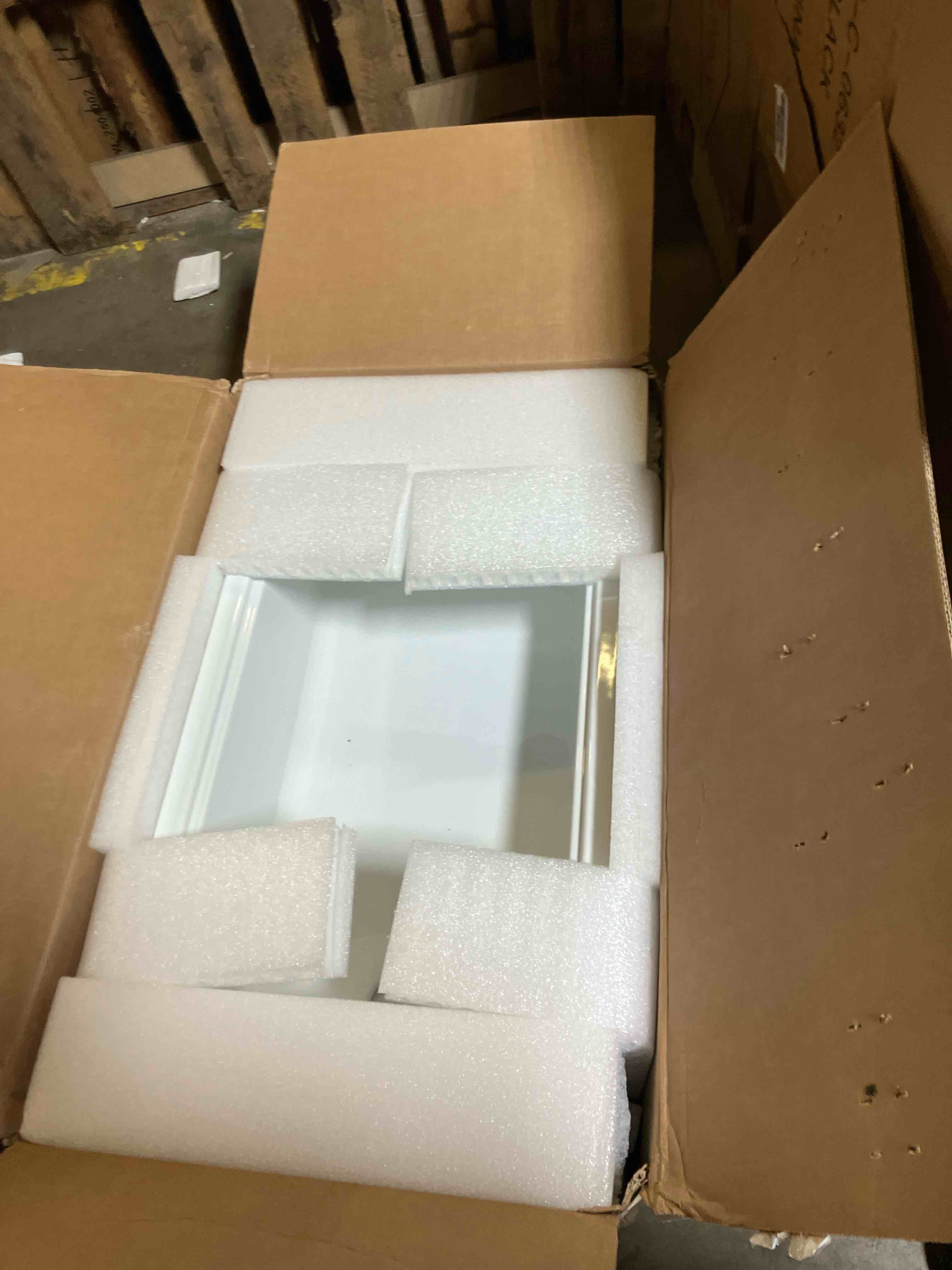 Condition photo showing New/Like New for KRAUS Turino 33-inch Fireclay Workstation Drop-In/Undermount Single Bowl Kitchen Sink in Gloss White, KFDW1-33GWH