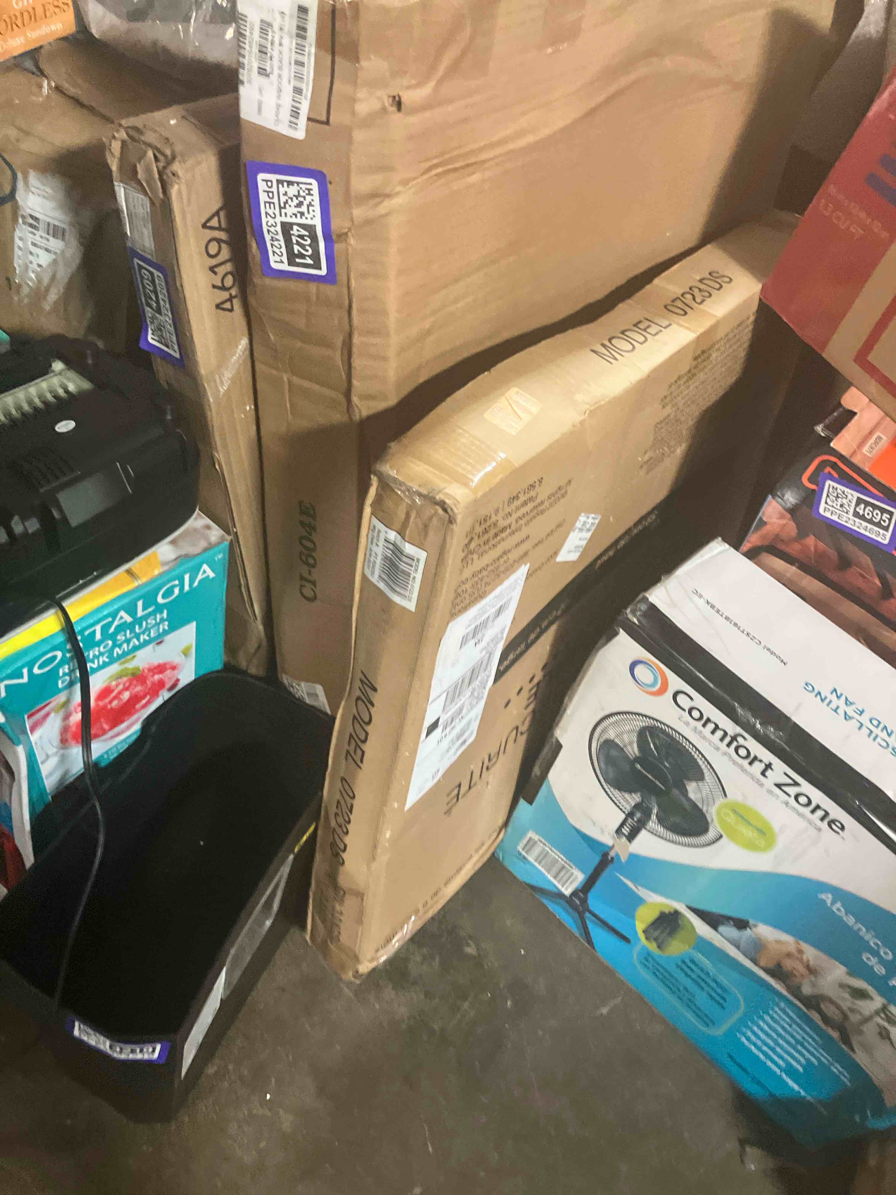 https://s3.amazonaws.com/lotting-images-prod/phillipi/PPE2324217_1750858691113.jpeg