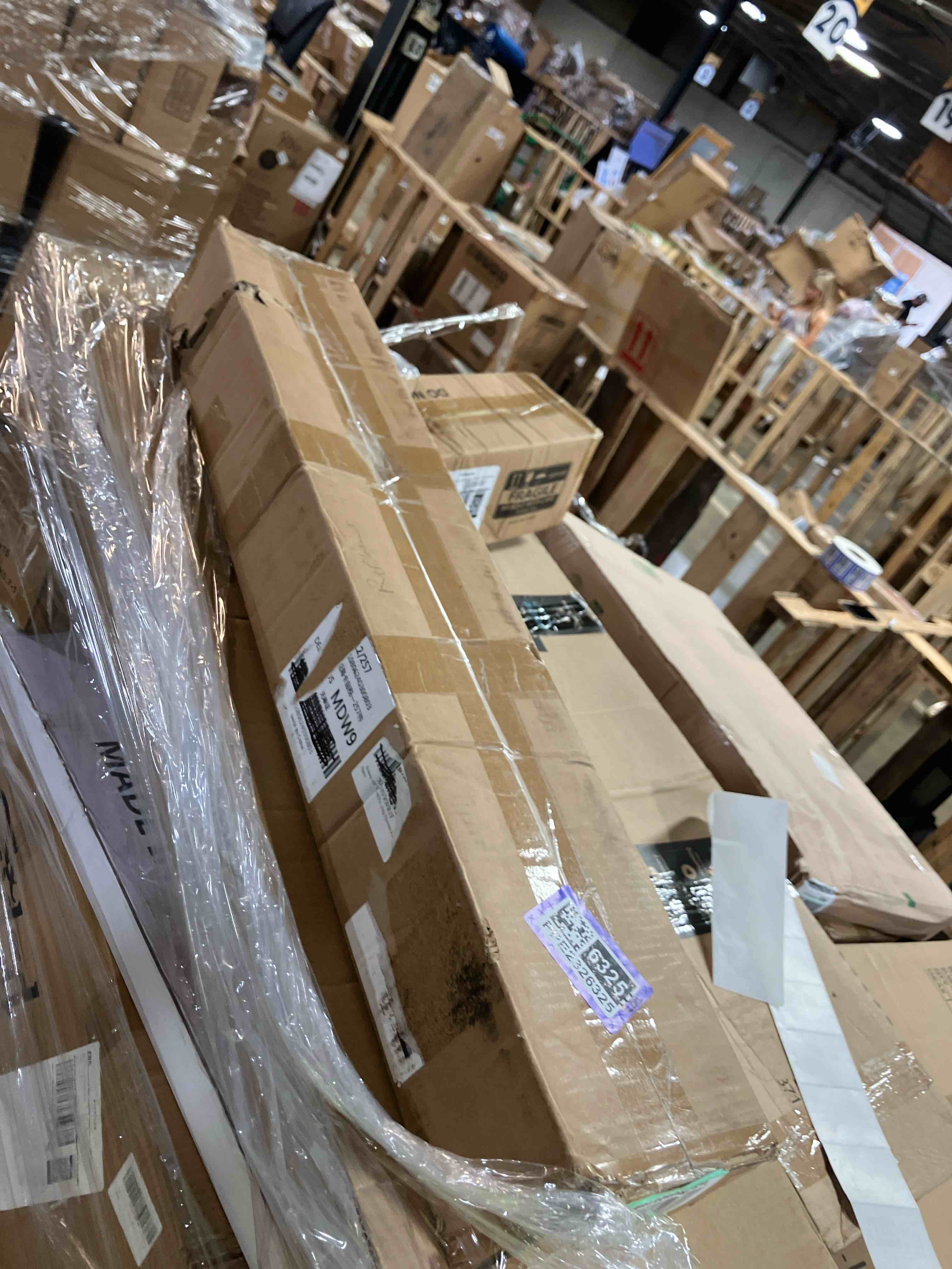 https://s3.amazonaws.com/lotting-images-prod/phillipi/PPE2326325_1747671689695.jpeg
