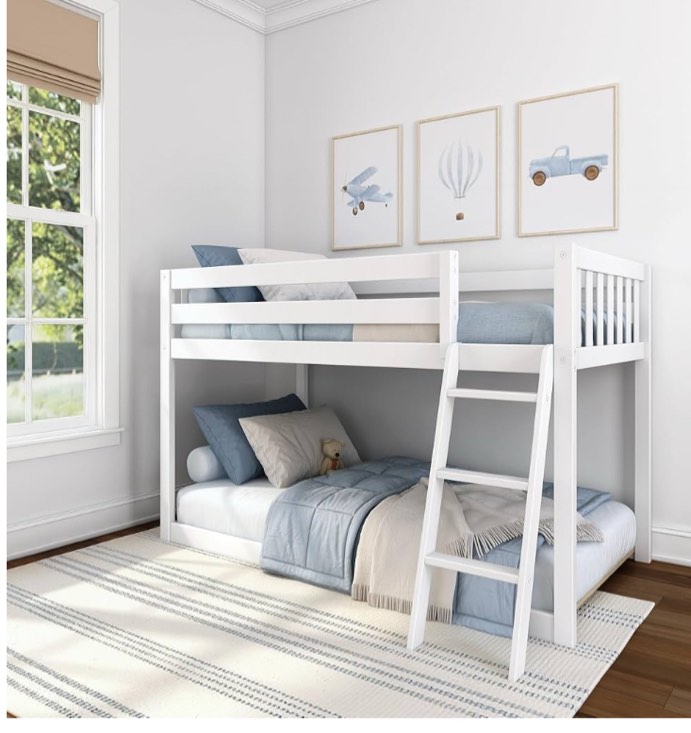 Max & Lily Fundamental Twin Low Bunk Bed, Kids Solid Wood Modern Bed Frame with Strong Wooden Slats, Non-Toxic Finishes, High Weight Capacity, White