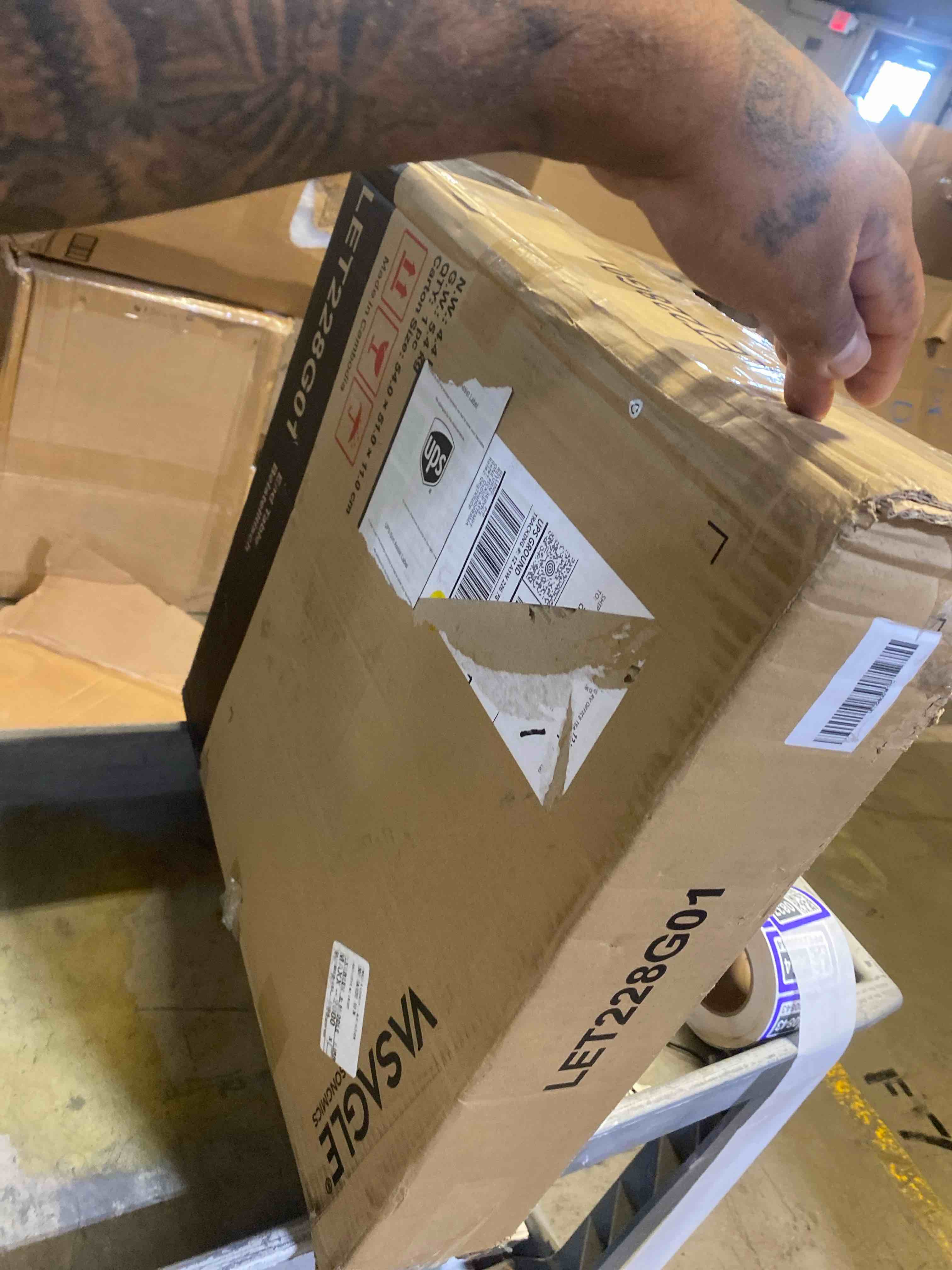 https://s3.amazonaws.com/lotting-images-prod/phillipi/PPE2330837_1752248818145.jpeg
