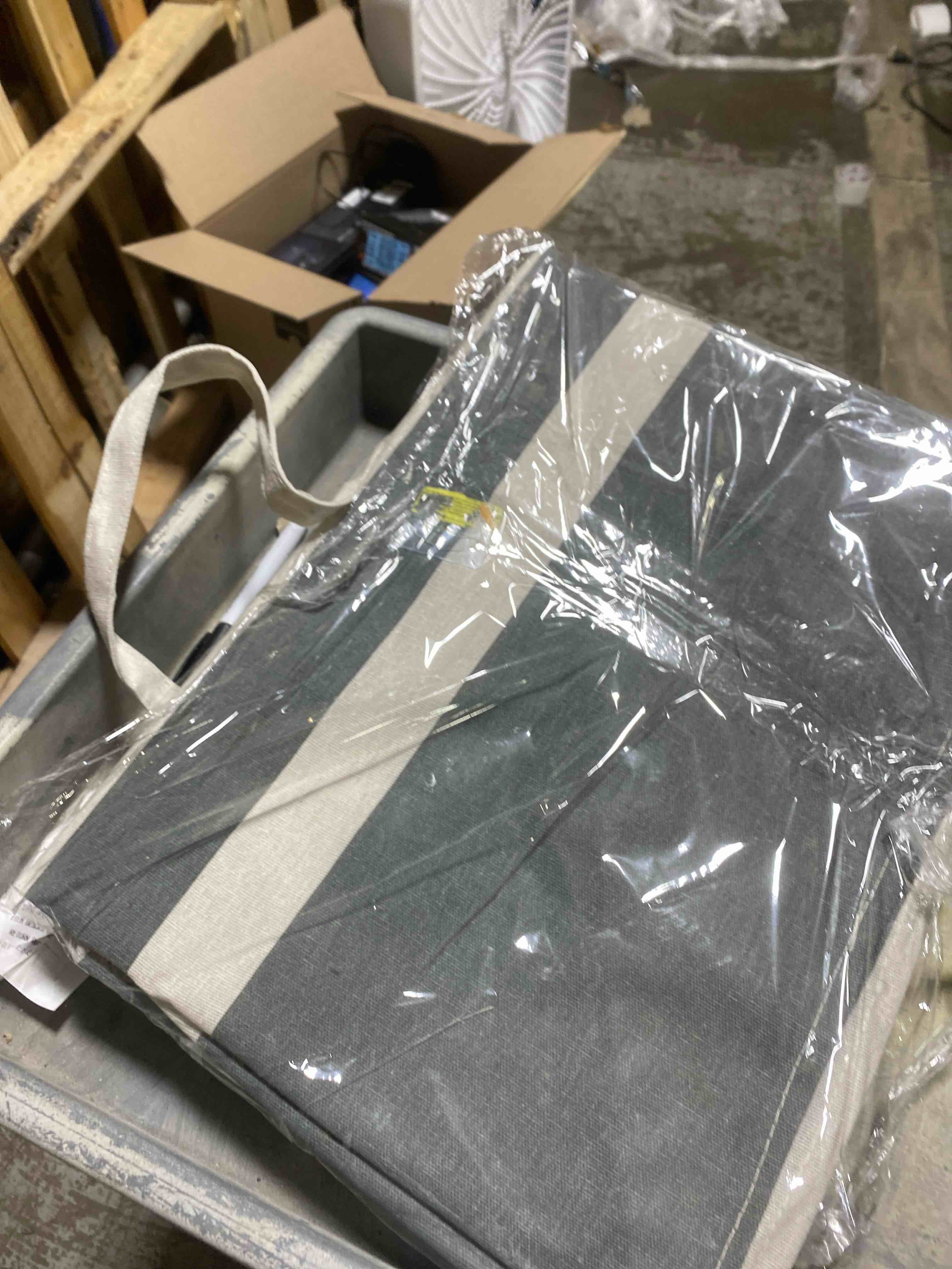 https://s3.amazonaws.com/lotting-images-prod/phillipi/PPE2331083_1752847090760.jpeg