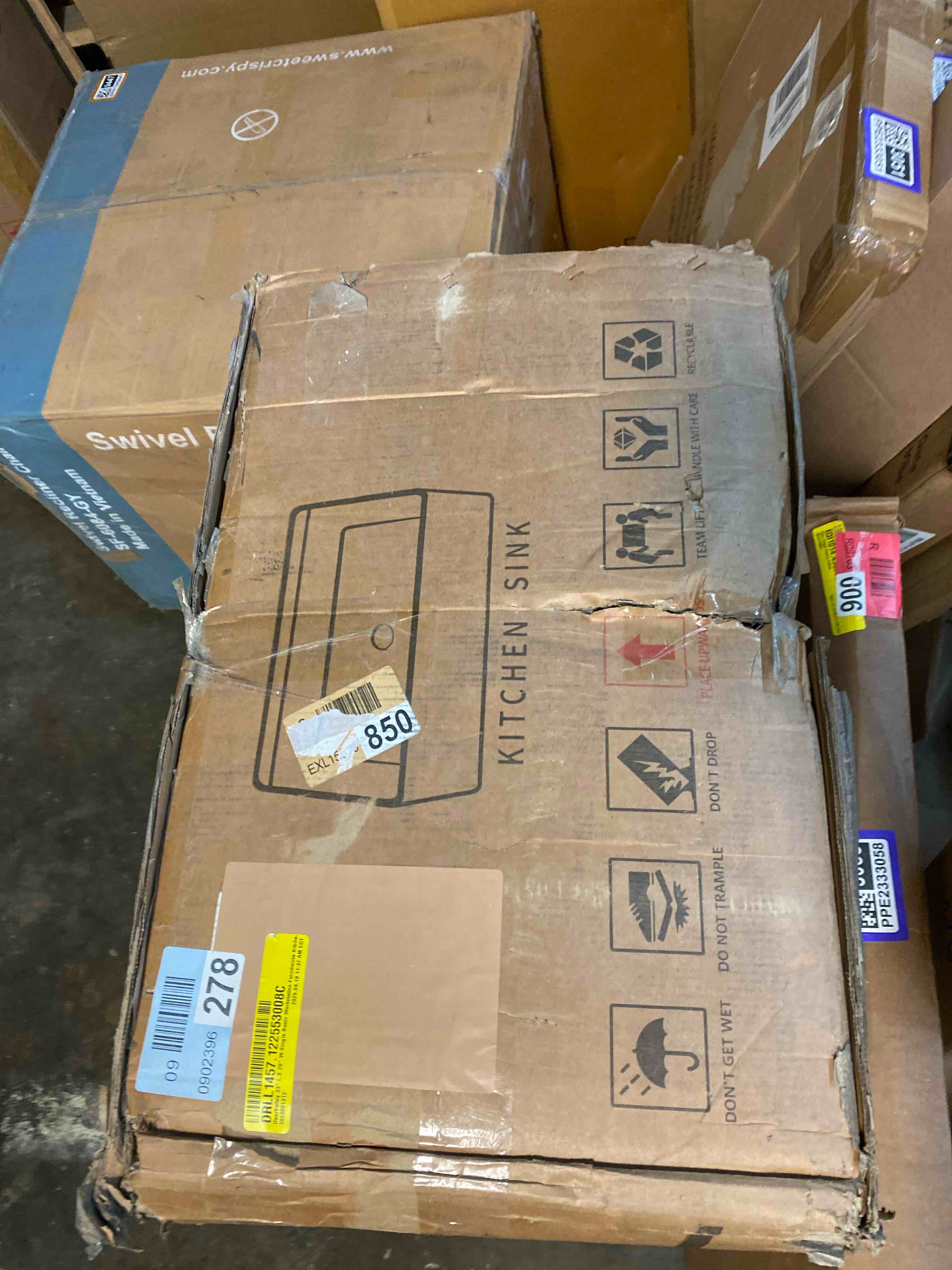 https://s3.amazonaws.com/lotting-images-prod/phillipi/PPE2333063_1746632955438.jpeg