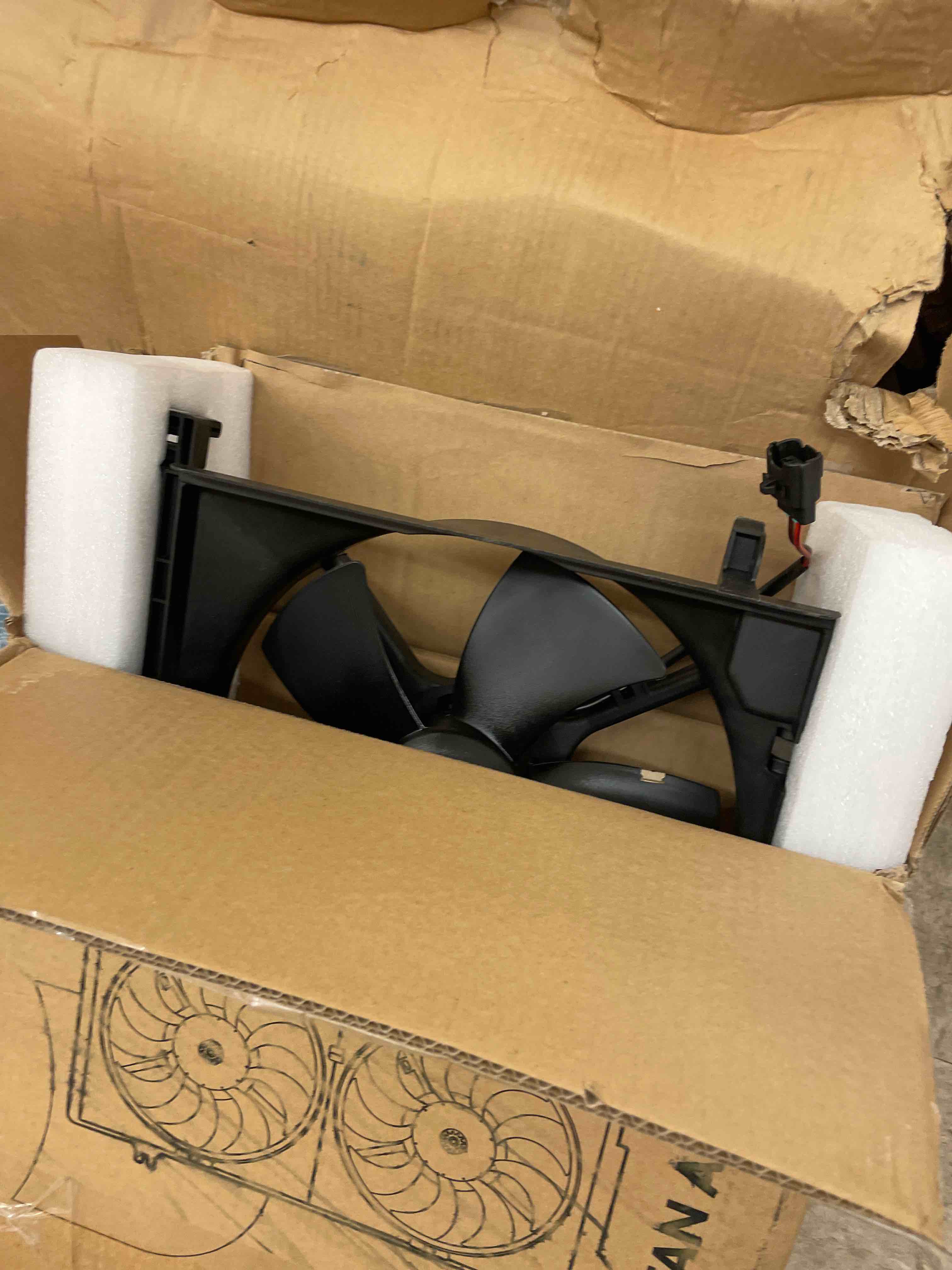 PartsFlow Engine Radiator Cooling Fan Assembly for 2010-2011 Honda CR-V L4 2.4L 19015R5AA01