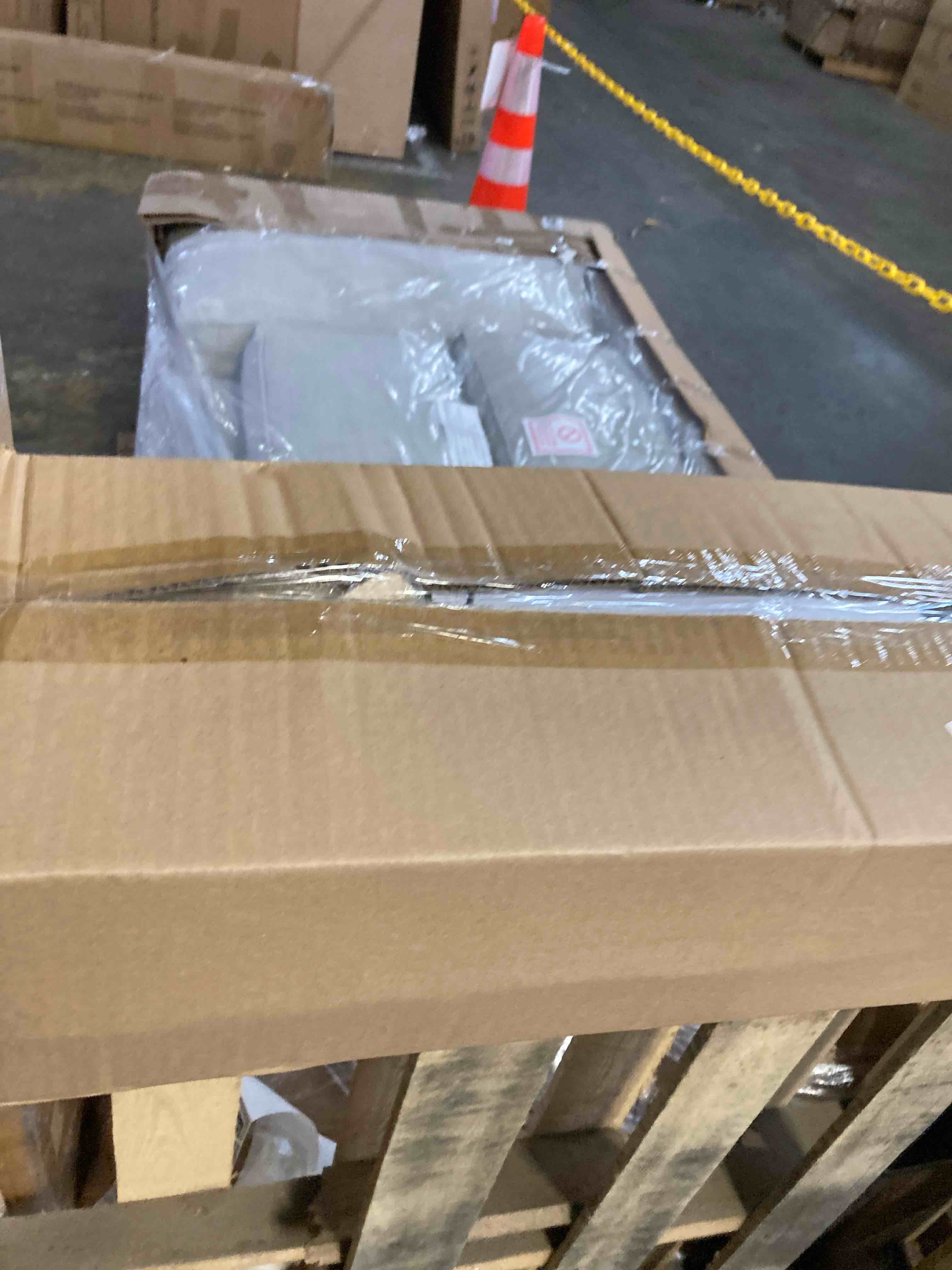 https://s3.amazonaws.com/lotting-images-prod/phillipi/PPE2342906_1752583169973.jpeg