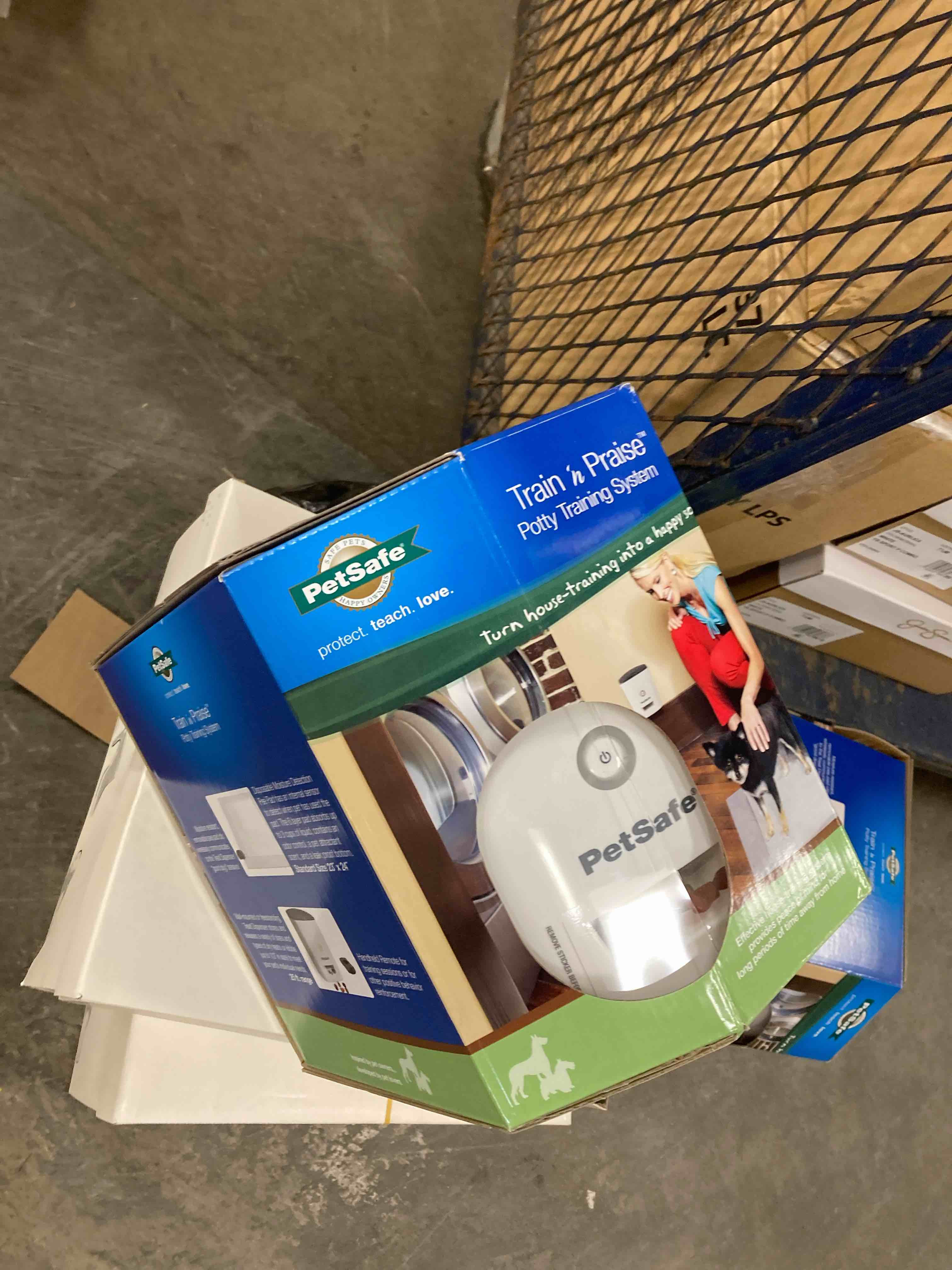 https://s3.amazonaws.com/lotting-images-prod/phillipi/PPE3498403_1759763909262.jpeg