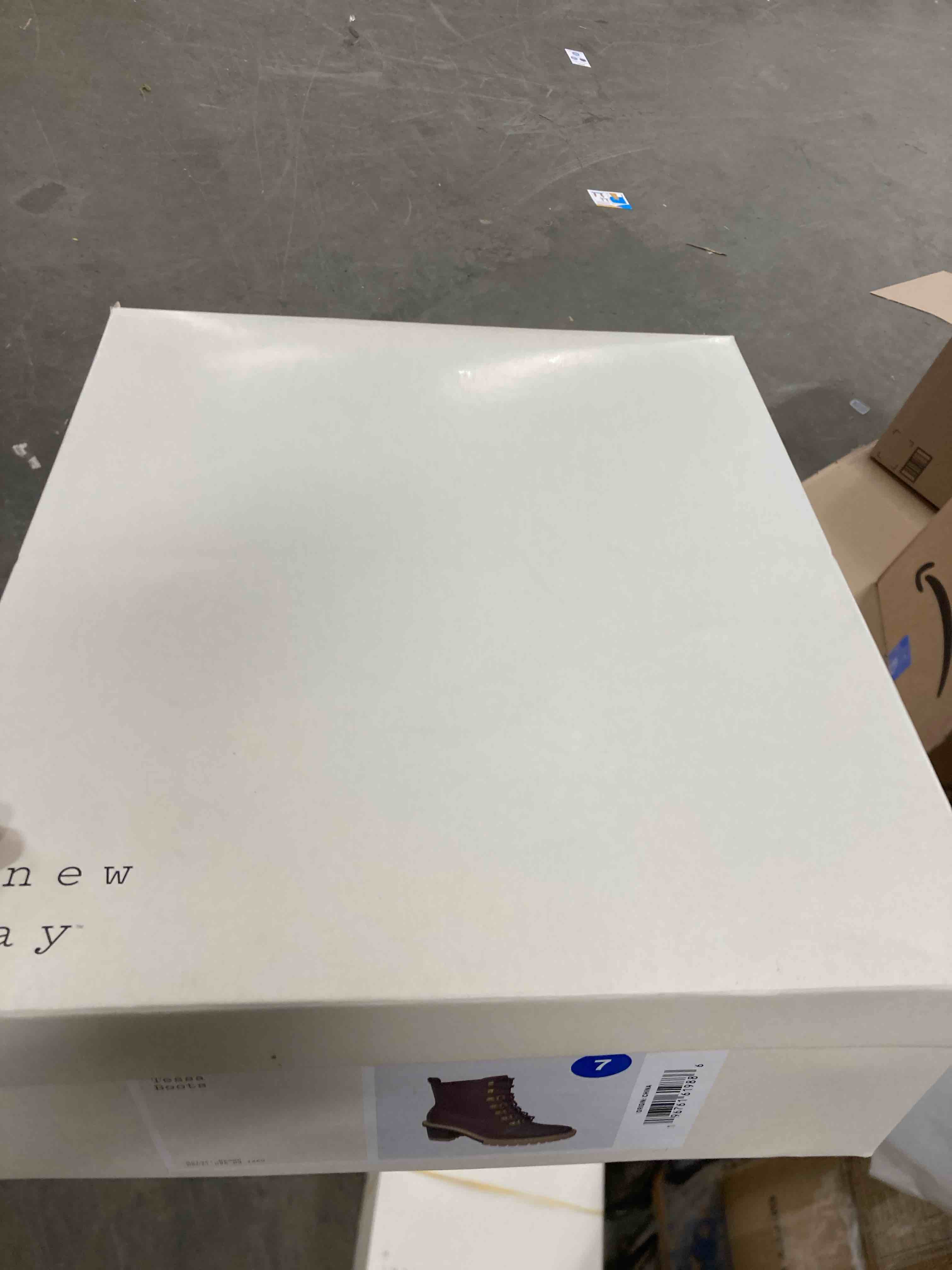 https://s3.amazonaws.com/lotting-images-prod/phillipi/PPE3498405_1759764101828.jpeg