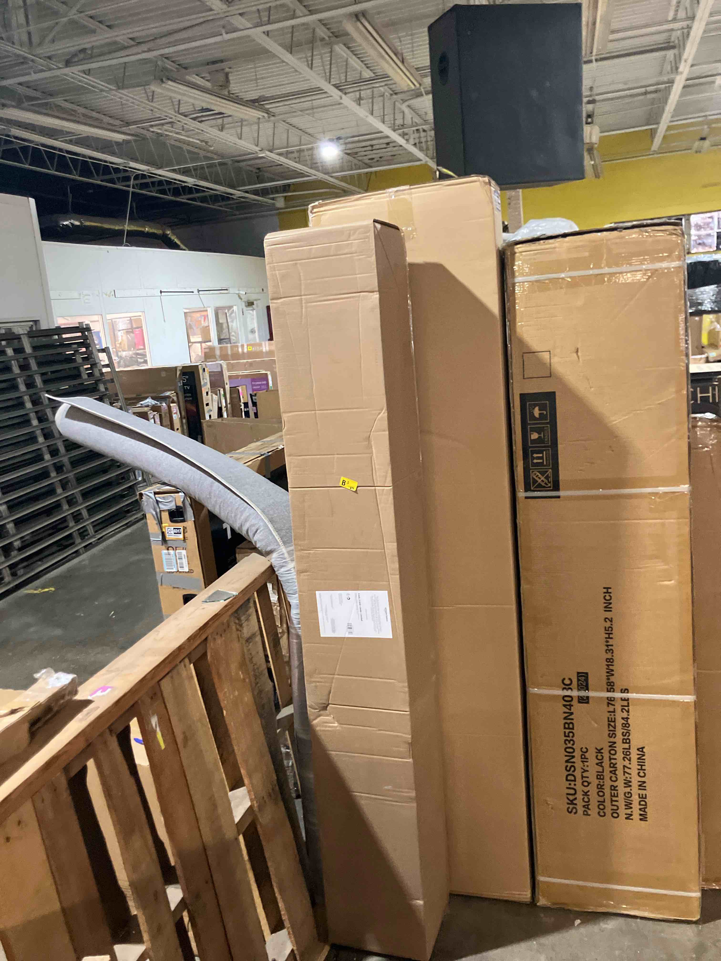 Condition photo showing New/Like New for Amazon Basics Smart Box Spring Bed Base, 9-Inch Height Mattress Foundation, Tool-Free Easy Assembly, King, 79" L x 75.5" W x 9" H, White King(79"L x 75.5"W) 9-Inch Height