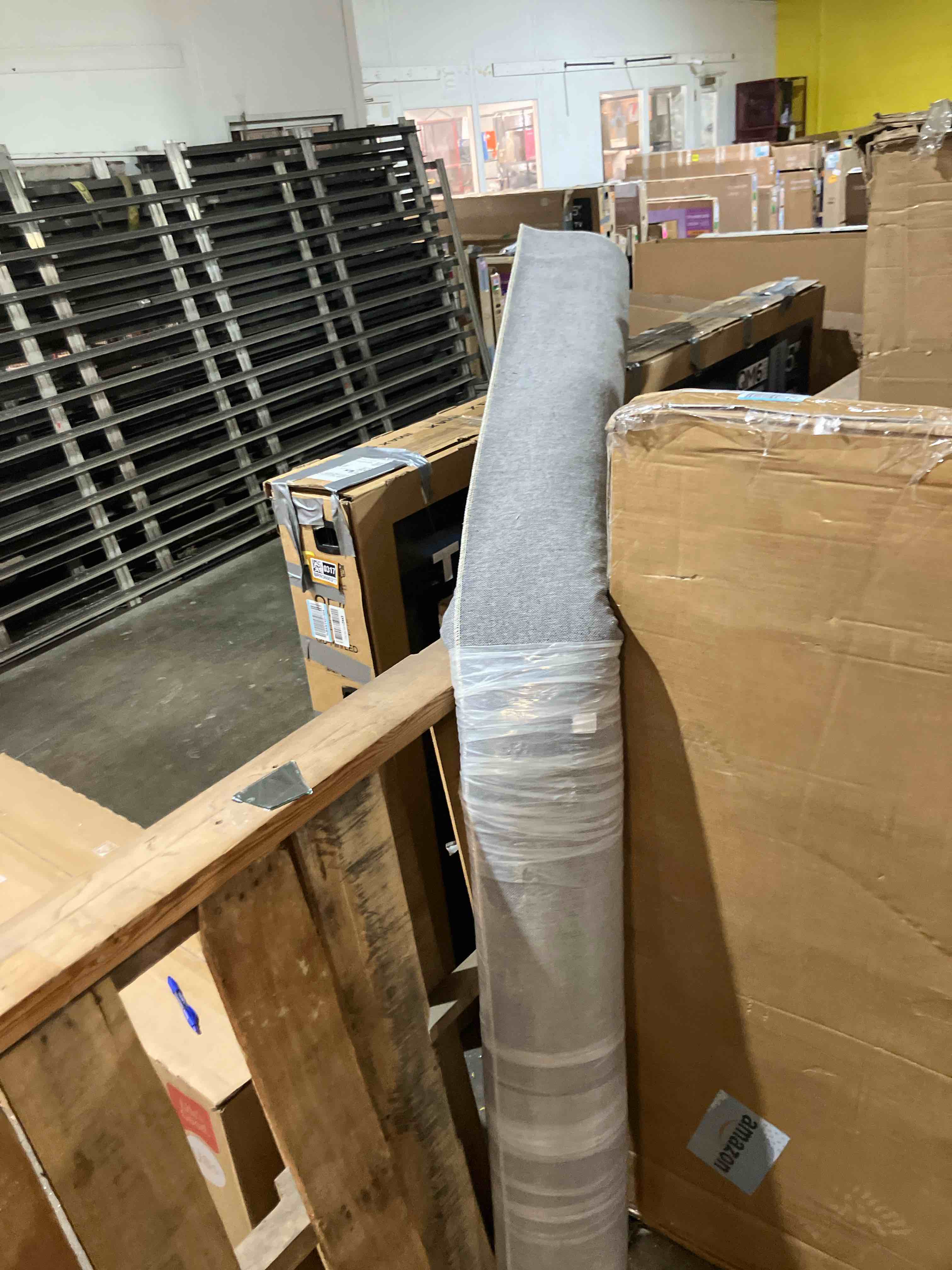 Condition photo showing New/Like New for Loloi Chris Loves Julia Jules Collection JUL-07 Natural/Ocean 8'-6'' x 11'-6'', .13" Pile Height, Area Rug Natural / Ocean 8'6" x 11'6" (Rectangular)