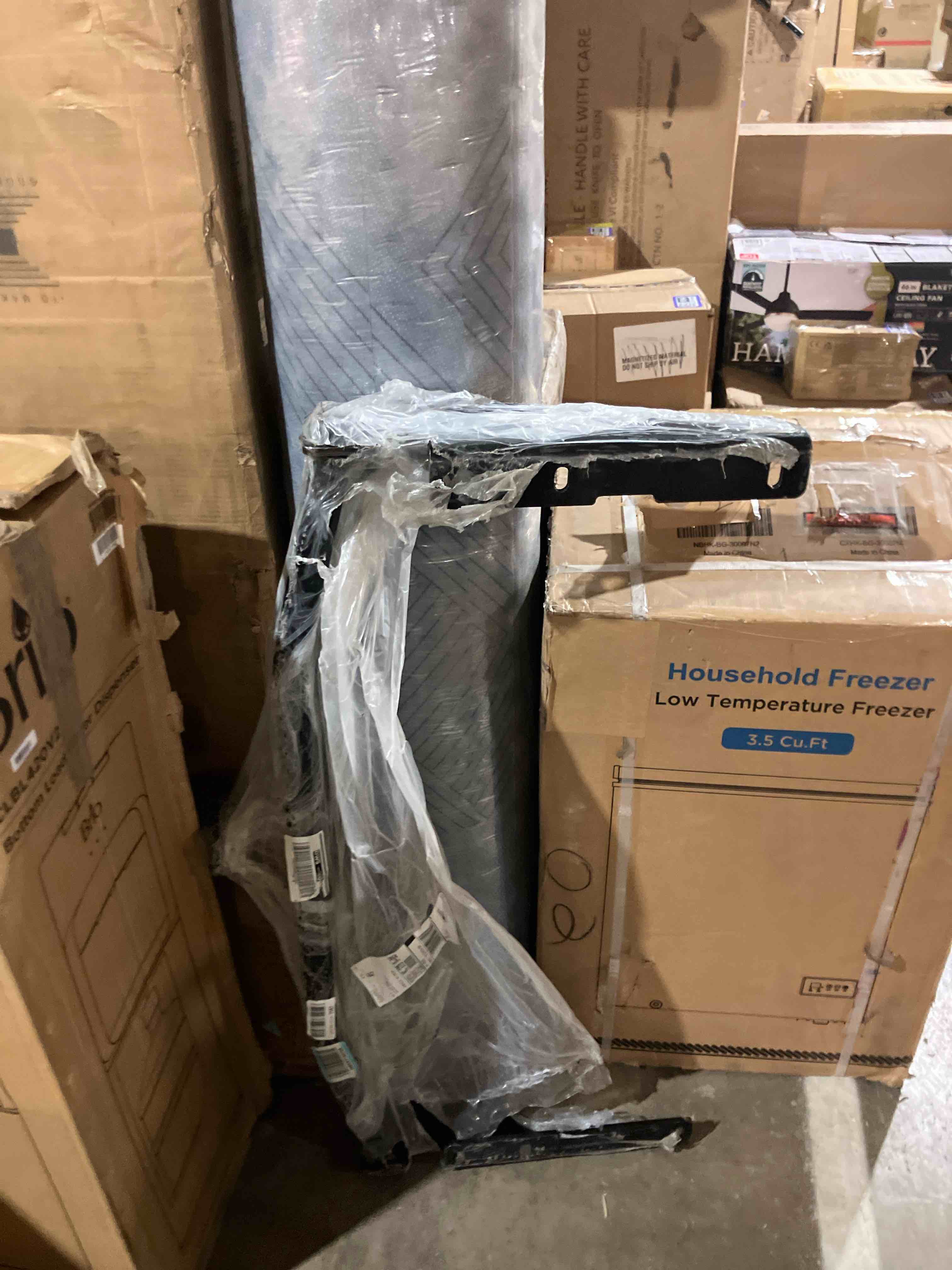 Condition photo showing New/Like New for Draw-Tite 76336 Class 3 Trailer Hitch, 2 Inch Receiver, Black, Compatible with 2018-2021 Lexus RX350L