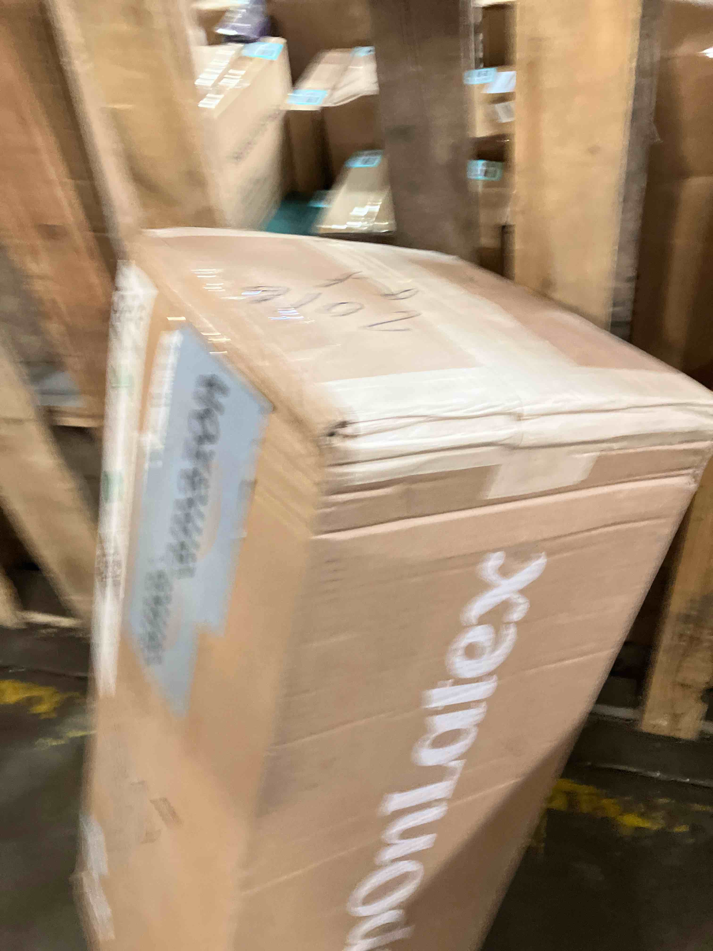 https://s3.amazonaws.com/lotting-images-prod/phillipi/PPE3503873_1756905895951.jpeg
