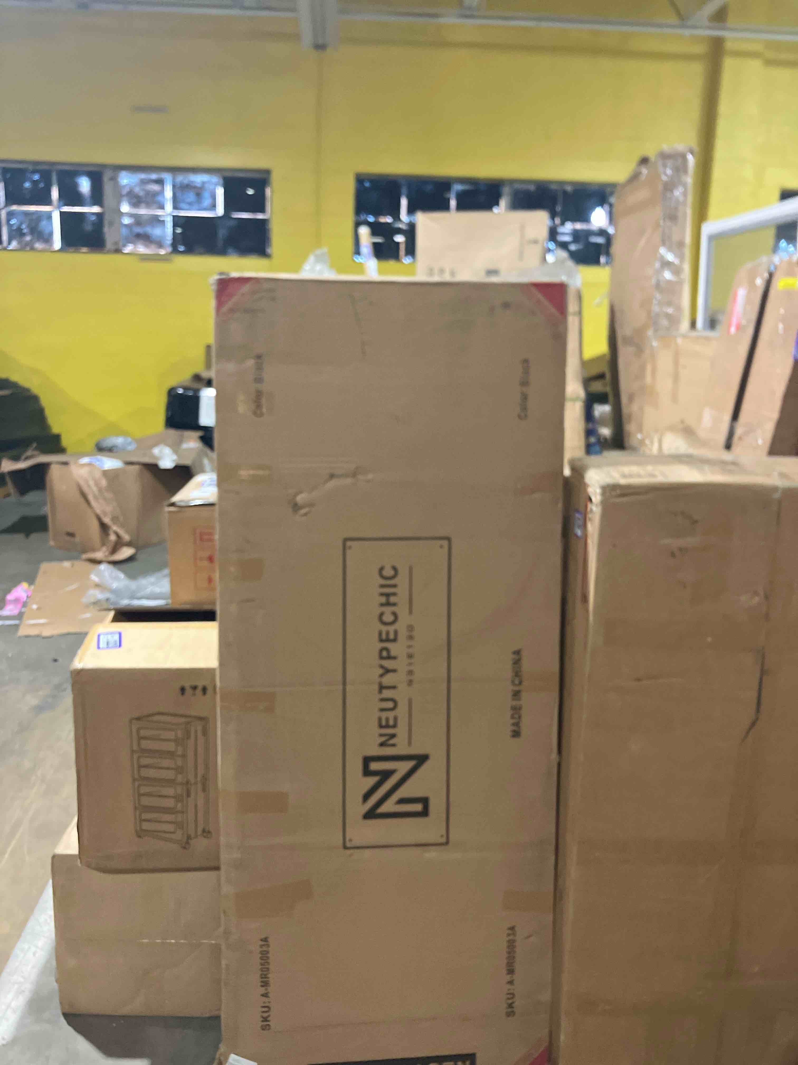 https://s3.amazonaws.com/lotting-images-prod/phillipi/PPE3506762_1756303801034.jpeg