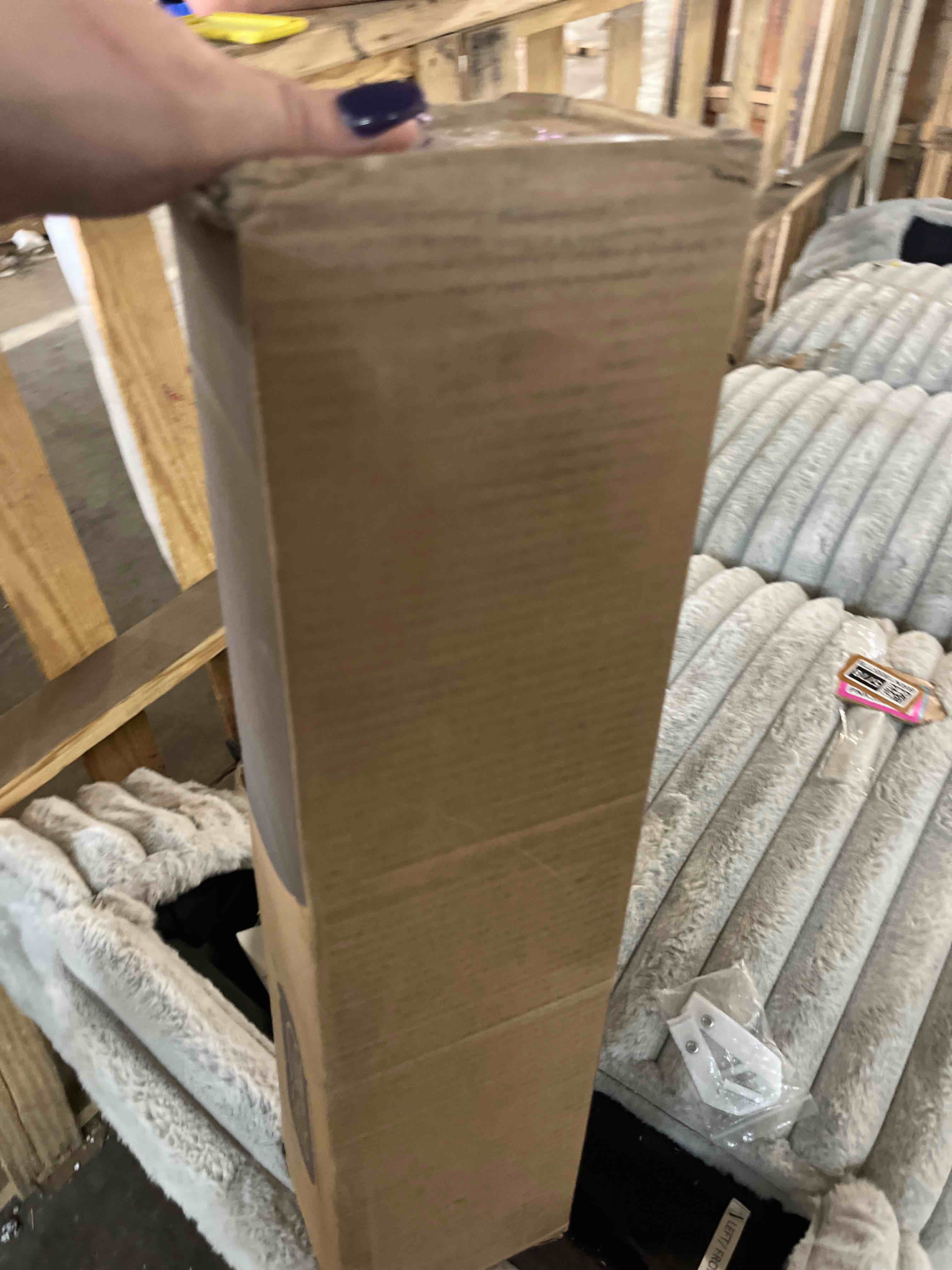 https://s3.amazonaws.com/lotting-images-prod/phillipi/PPE3507589_1758558082303.jpeg
