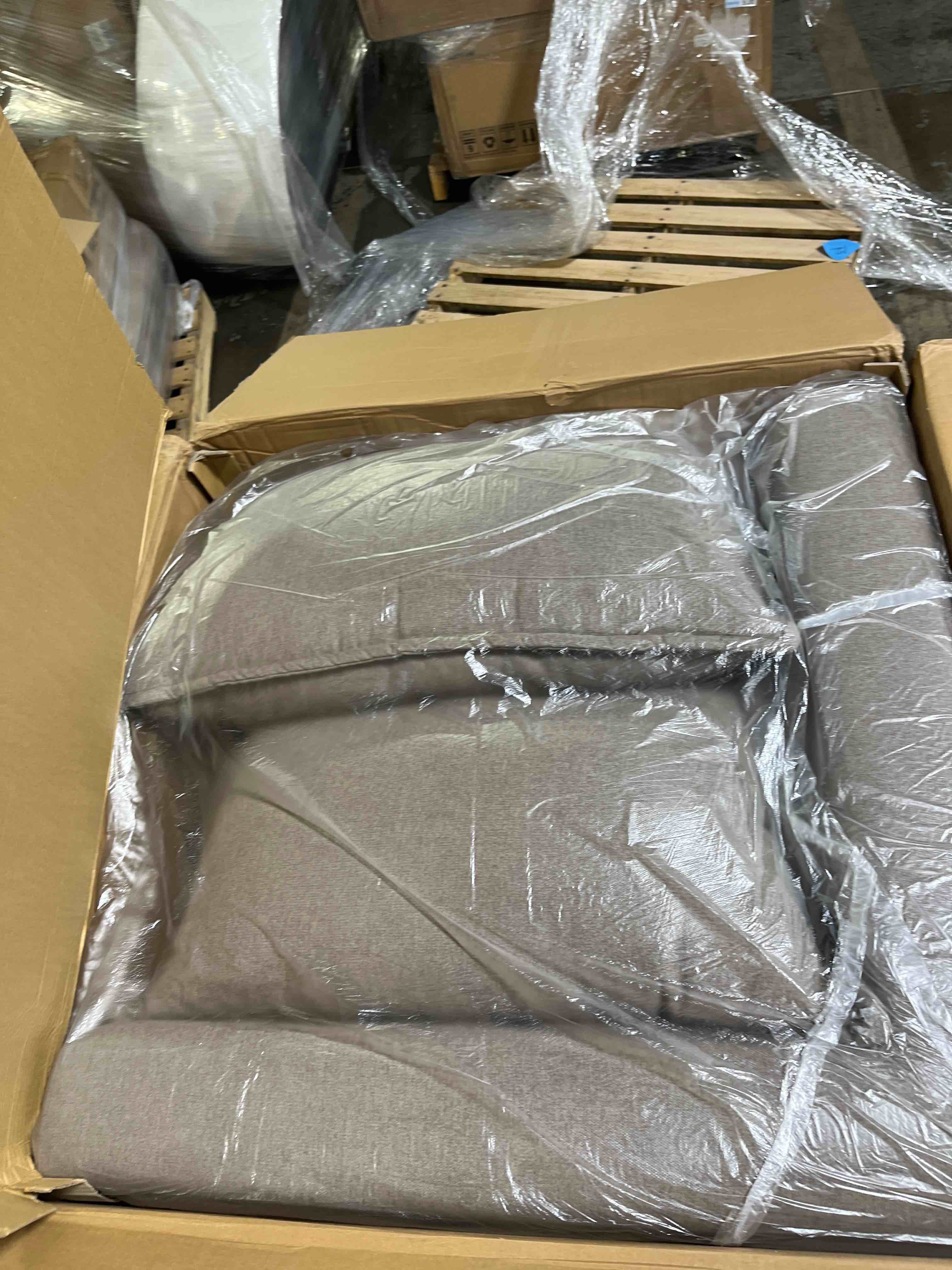 https://s3.amazonaws.com/lotting-images-prod/phillipi/PPE3513199_1761063876182.jpeg