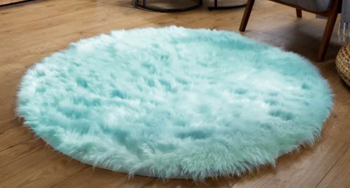 Haja Turquoise Fluffy Faux Sheepskin Fur Shag Area Rug (5')