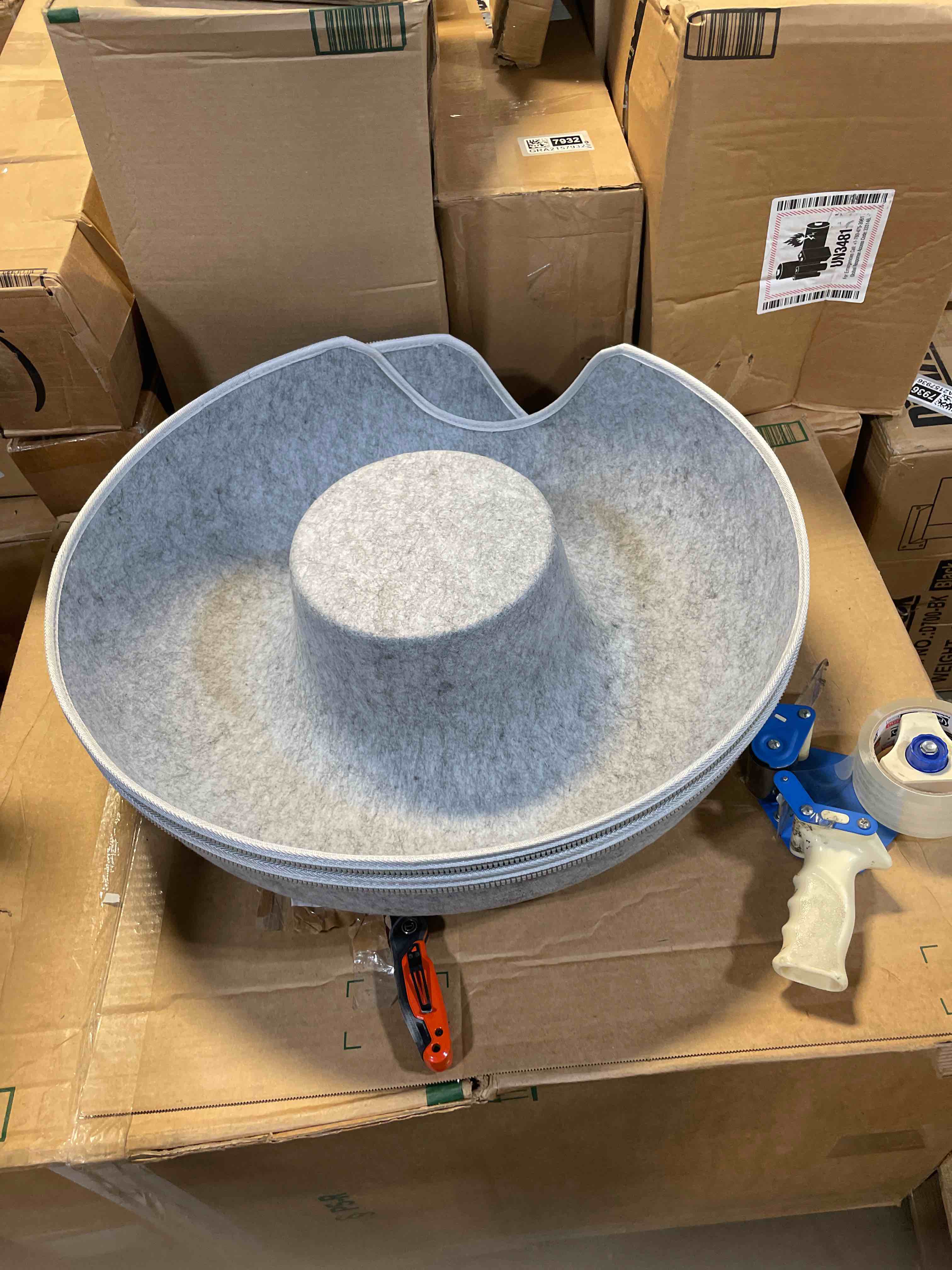 Condition photo showing Good Condition for Cattasaurus Peekaboo Cat Cave Donut for Multiple & Large Cats up to 30-45 lbs, 3-in-1 Self Warming Cat Bed, Tunnel & Scratcher for Indoor Cats, Washable & Detachable Small Dog Bed (Light Gray, Large)