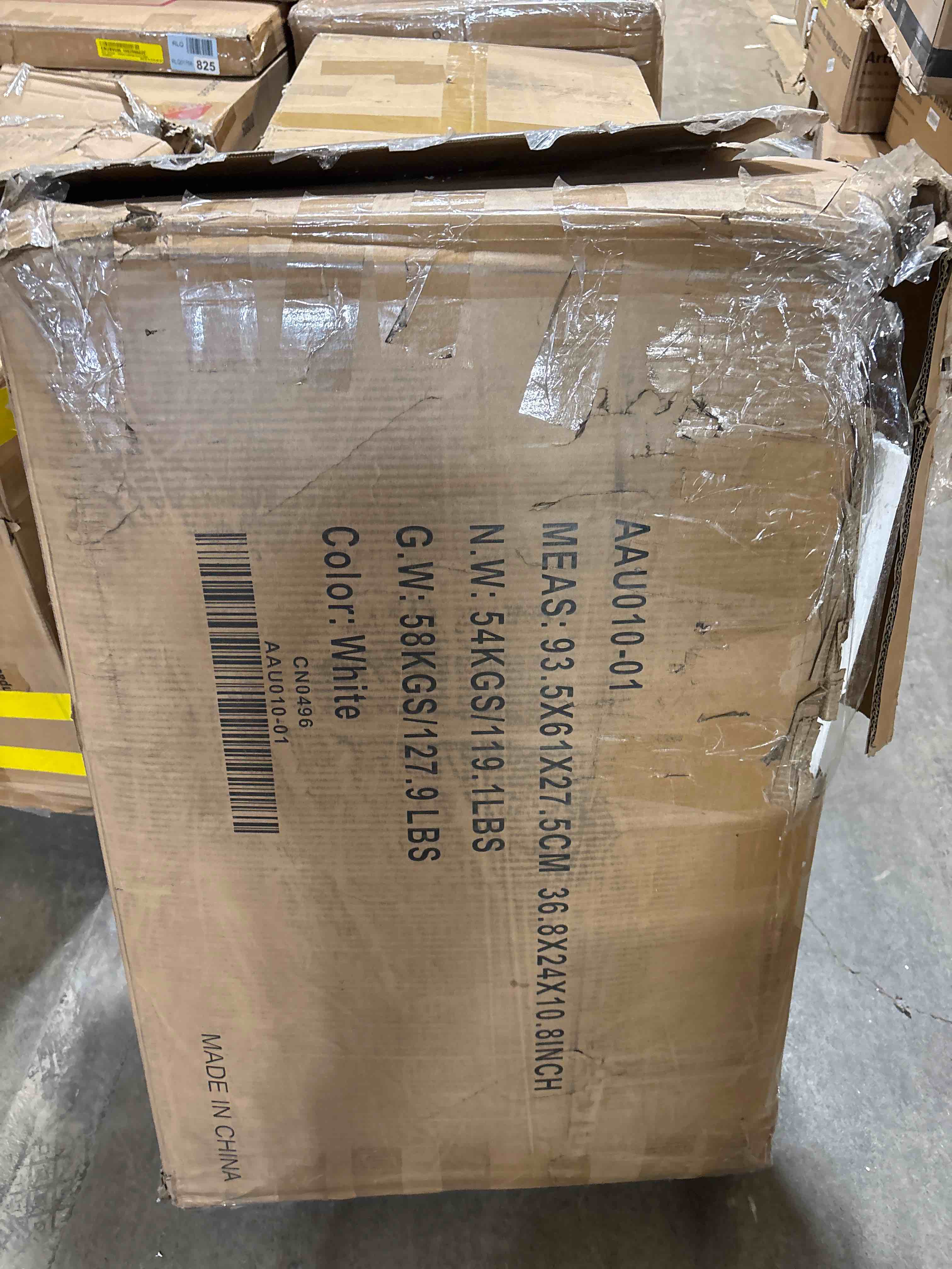 Condition photo showing Good Condition for Closet Island With 12 Drawers