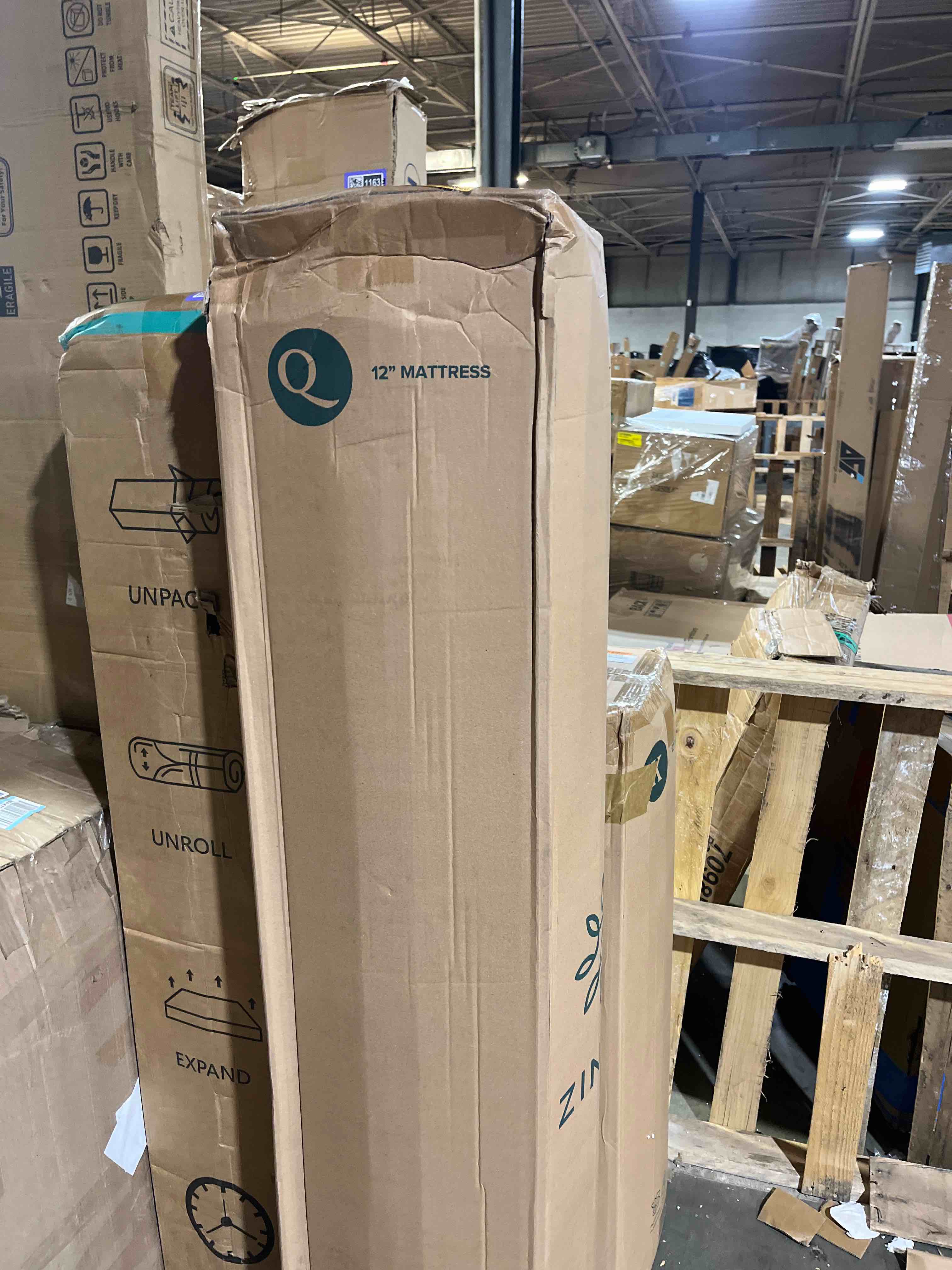 Condition photo showing New/Like New for ZINUS 12 Inch Comfort Support Hybrid Mattress [New Version], Queen, Fiberglass Free, Medium Plush, Motion Isolation, Certified Safe Foams & Fabric, Mattress in A Box White Queen 12" Comfort Support Hybrid (New Small Box)
