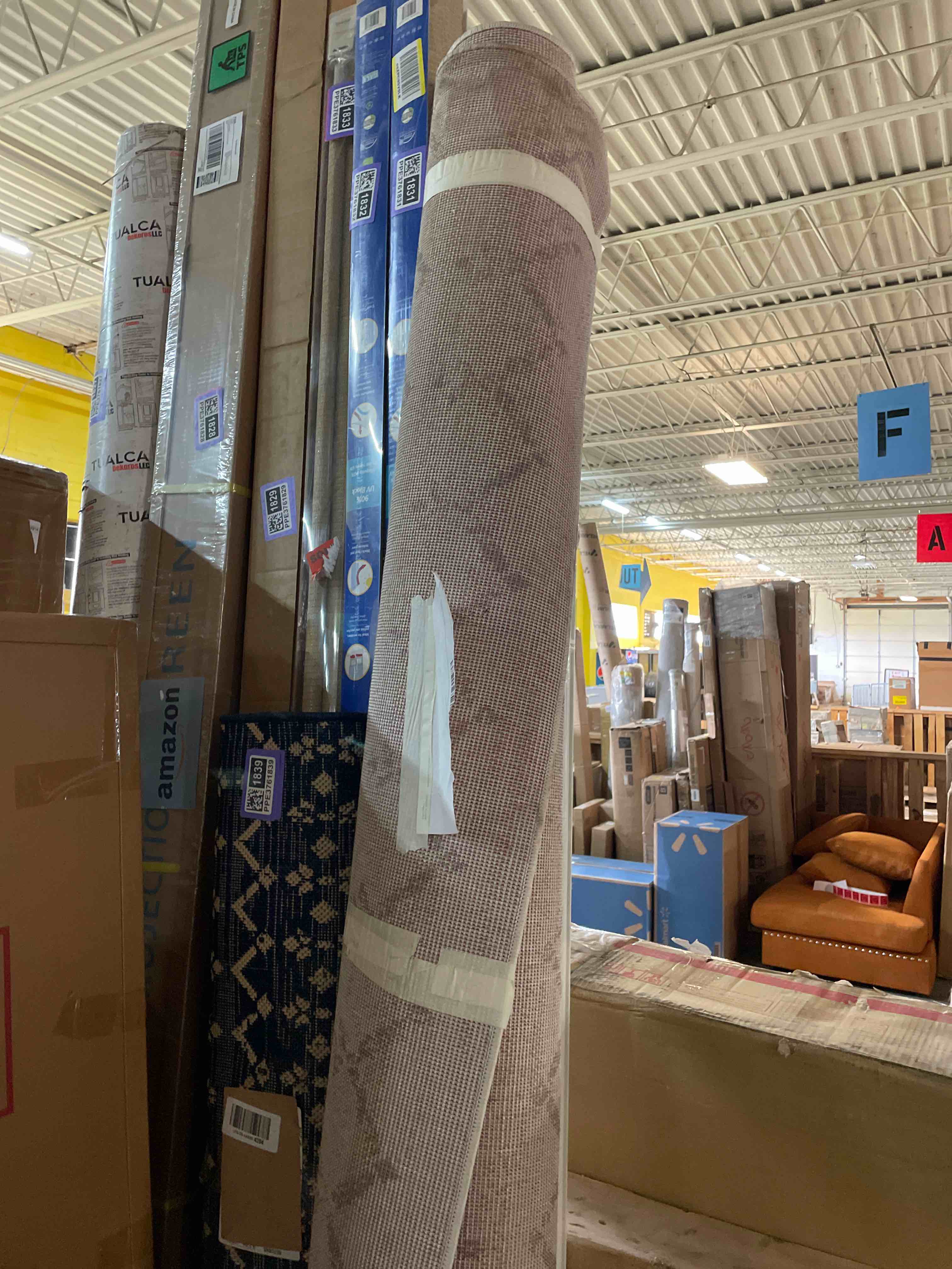 Condition photo showing New/Like New for jonathan y boho vintage diamond cream/gray indoor area rug 8x10 ft, moroccan hype for living room, bedroom, kitchen, office, easy-cleaning, high traffic, pet-friendly, non-shedding (moh101b-8)