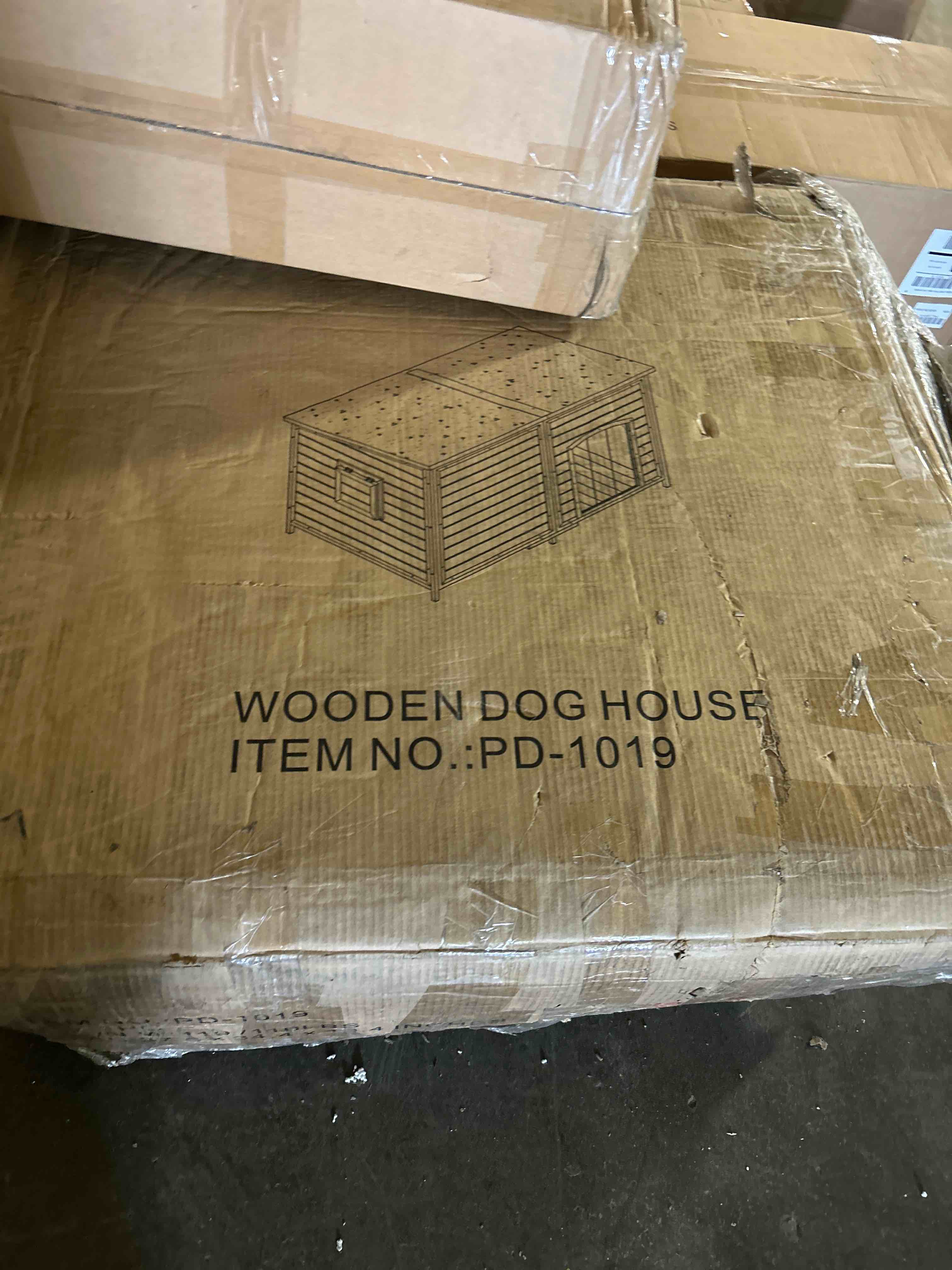 Condition photo showing Good Condition for wooden dog house(similar dog house)