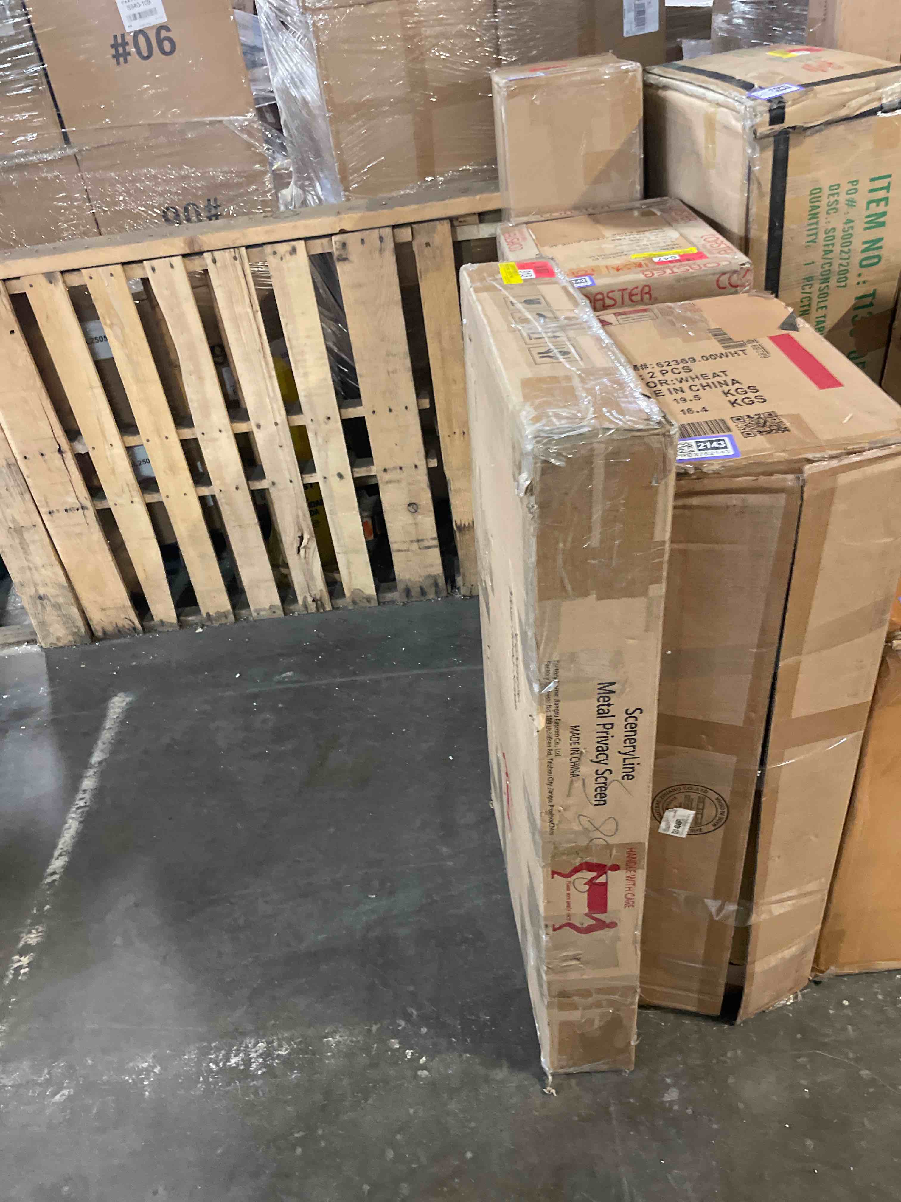 Condition photo showing New/Like New for 71.5"h x 47.2"w outdoor privacy screen 3-panel freestanding, decorative room divider