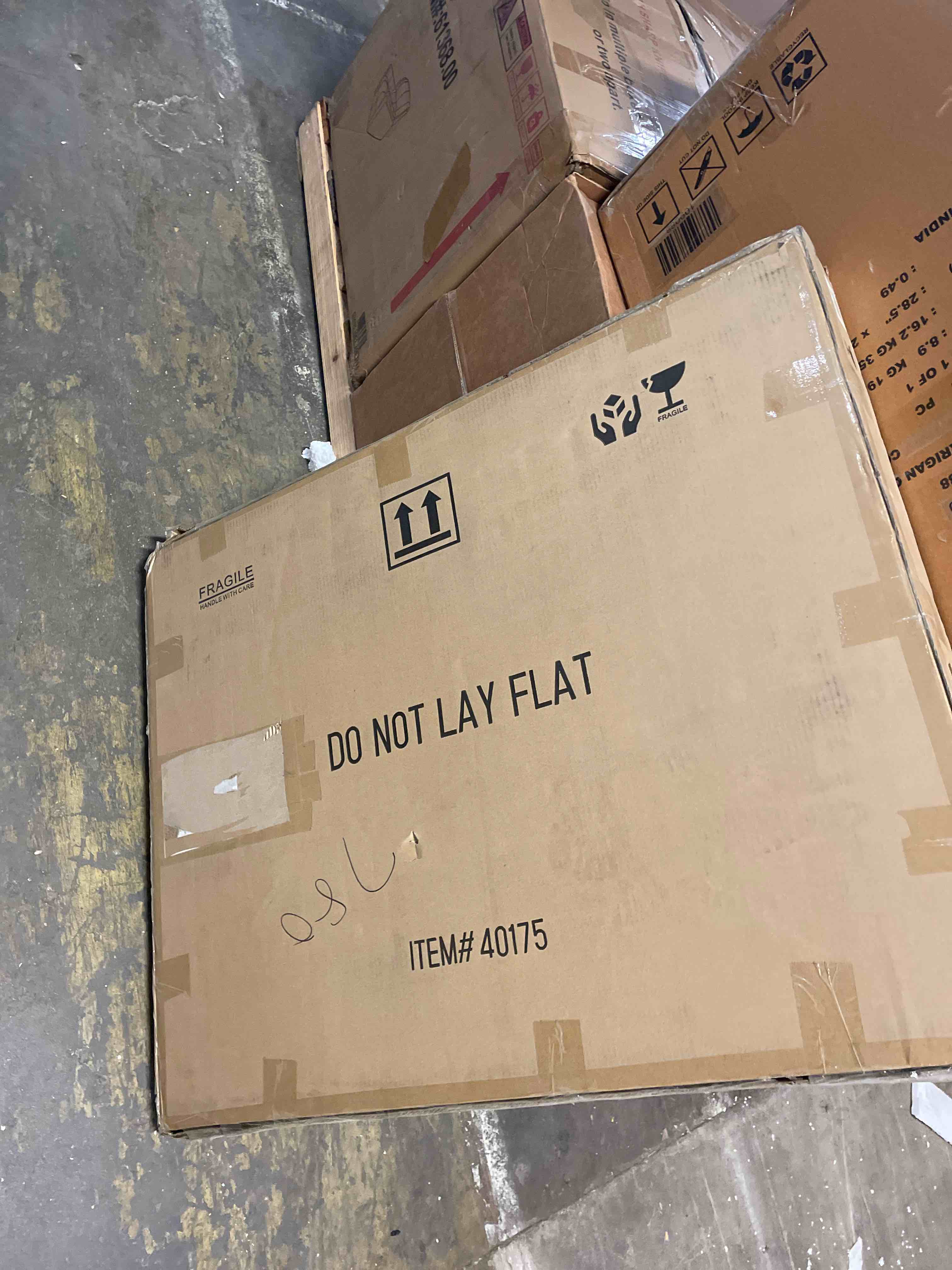 Condition photo showing New/Like New for tompkins mirror - 26w x 36h in