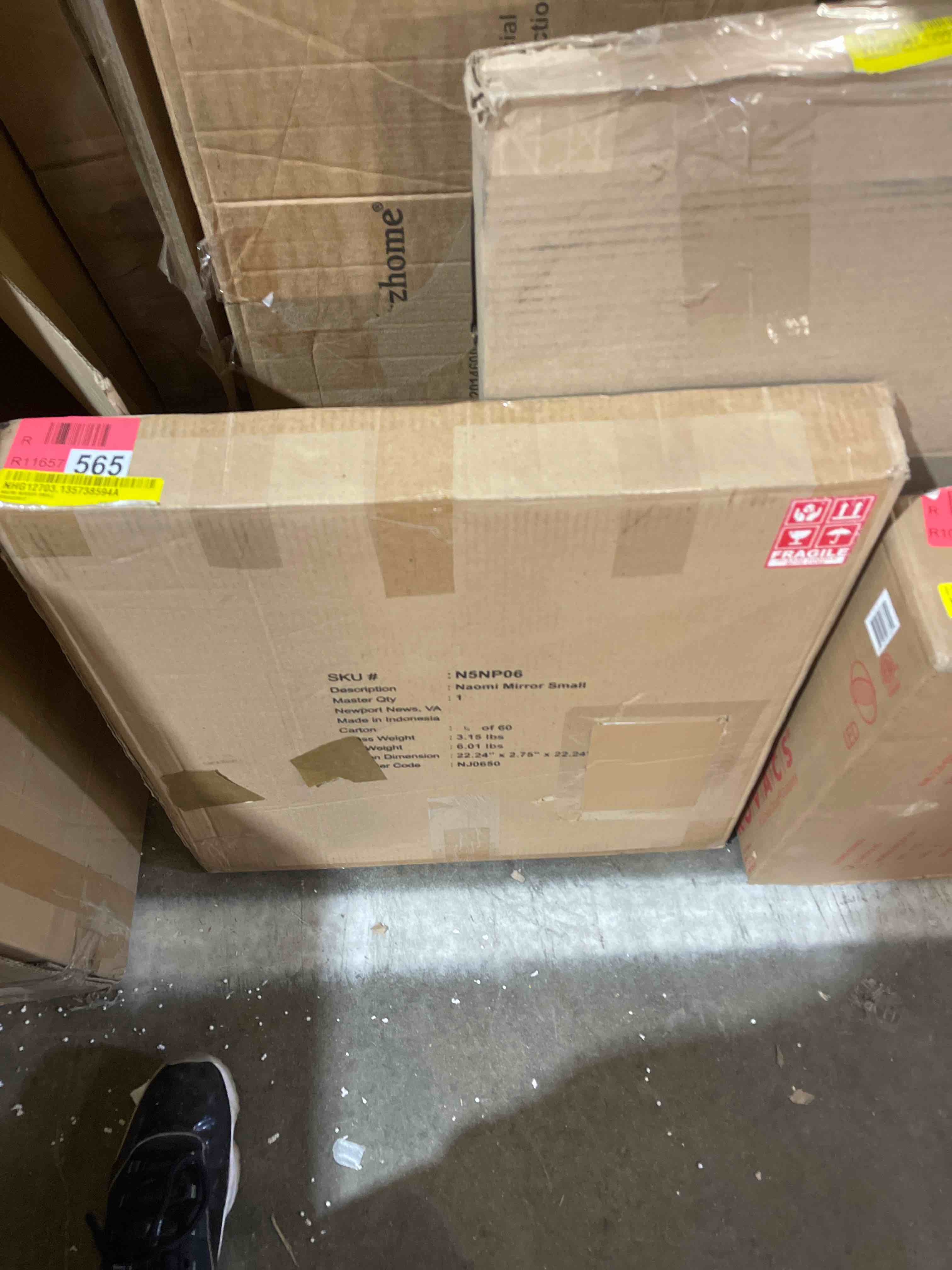 Condition photo showing New/Like New for naomi mirror small 