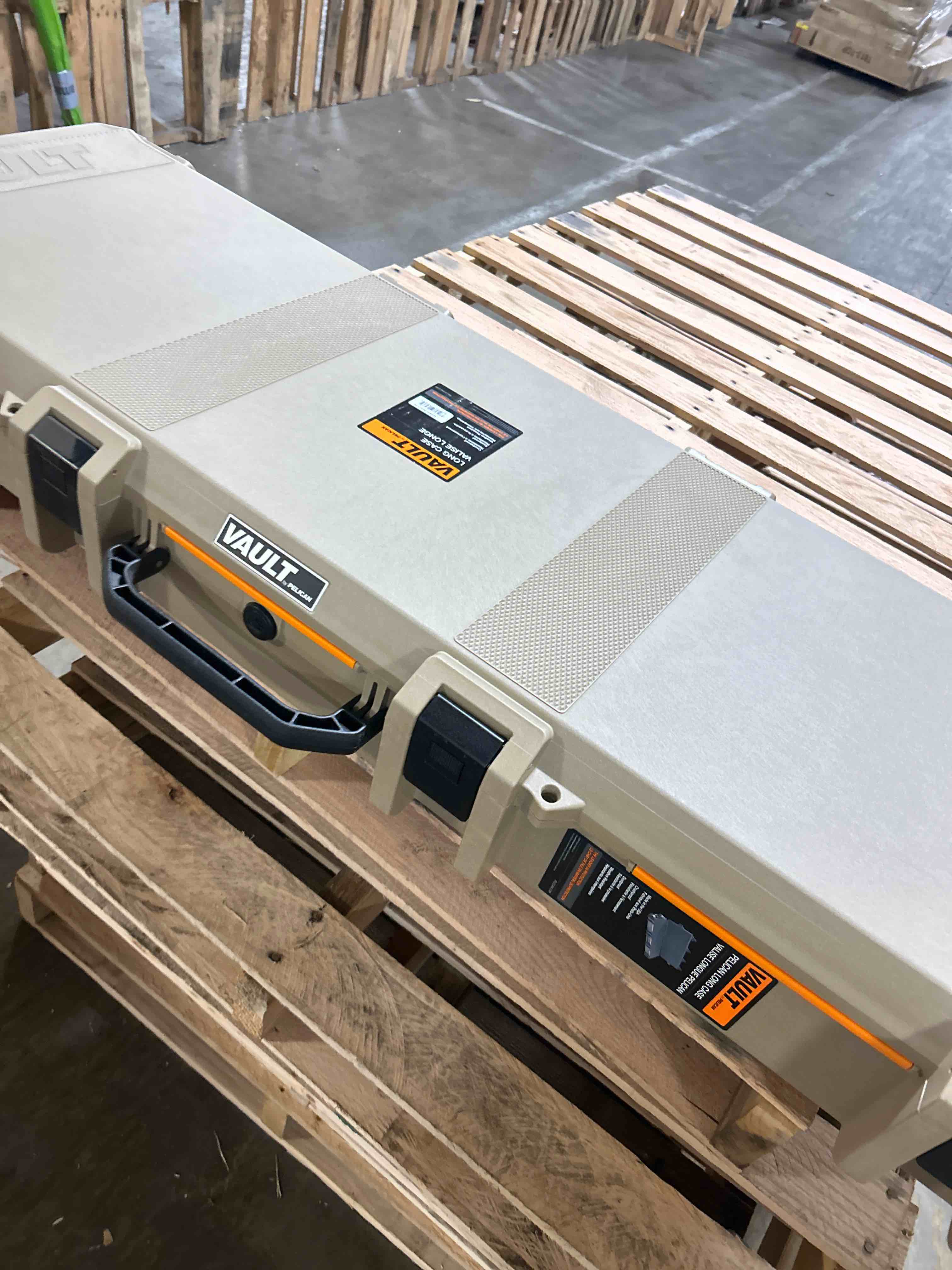 Condition photo showing New/Like New for pelican vault long cases - hard case for camera, rifle, gear, equipment v800 - 56 inch tan