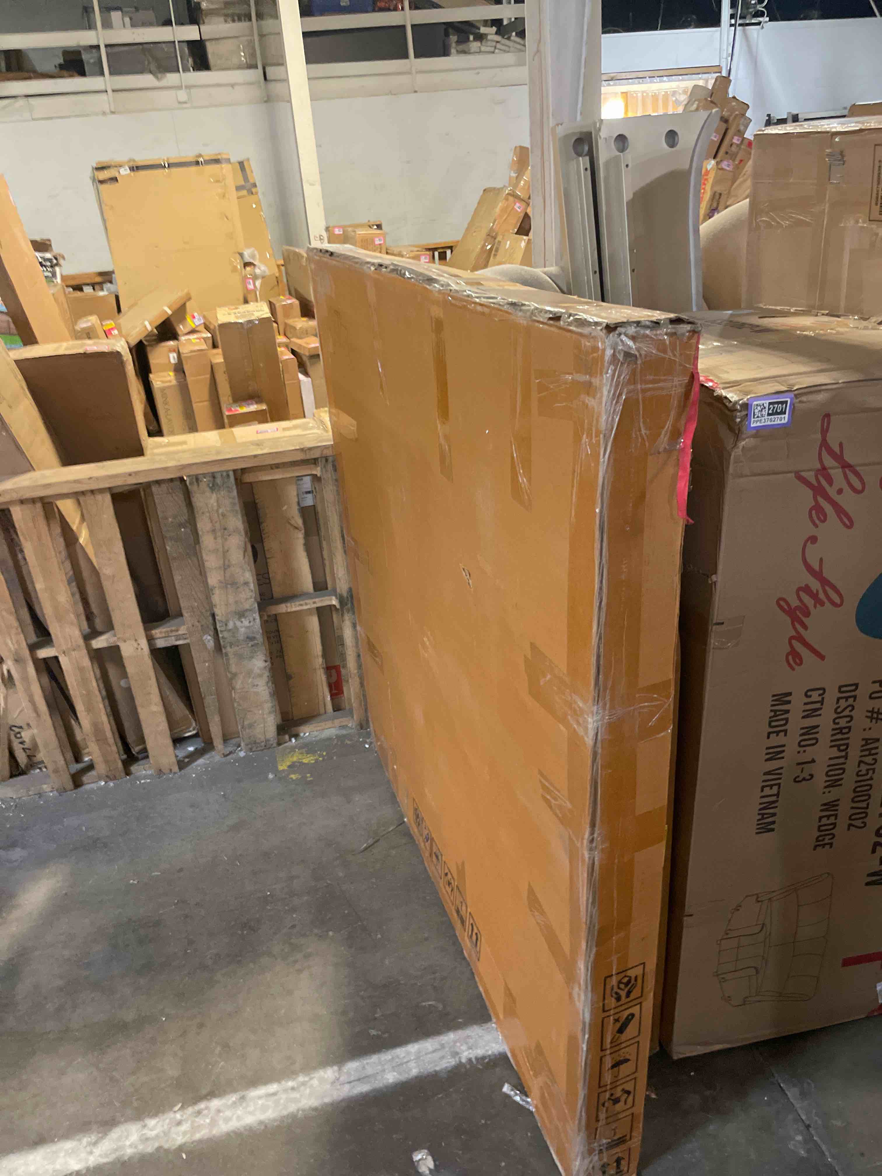 Condition photo showing As Is for four hands magnolia round dining table dark oak / 60" (table top only) 