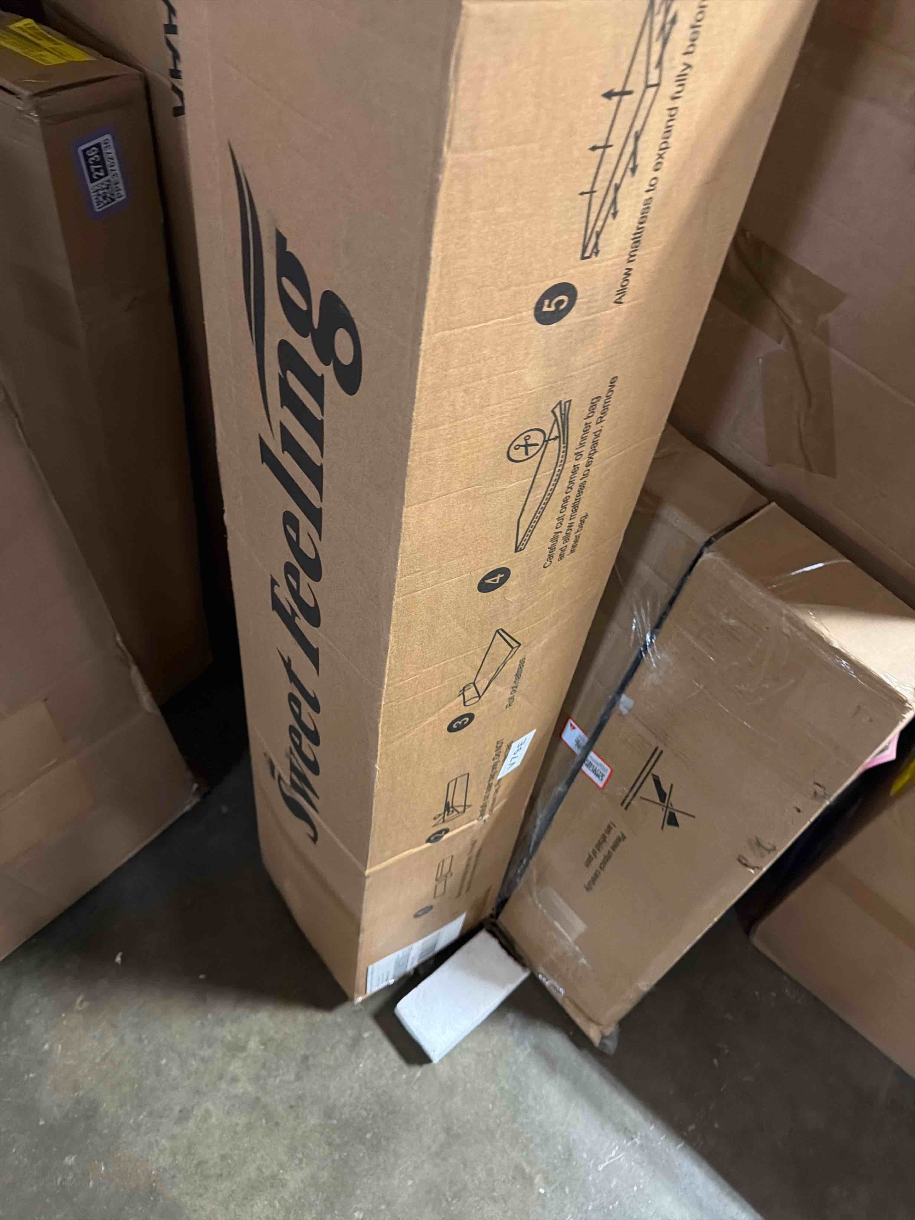 Condition photo showing New/Like New for king size mattress, 14 inch hybrid king mattress in a box with gel memory foam, individually wrapped pocket spring, motion isolation, pressure relief, medium firm, certipur-us certified, 76"*80"*14"