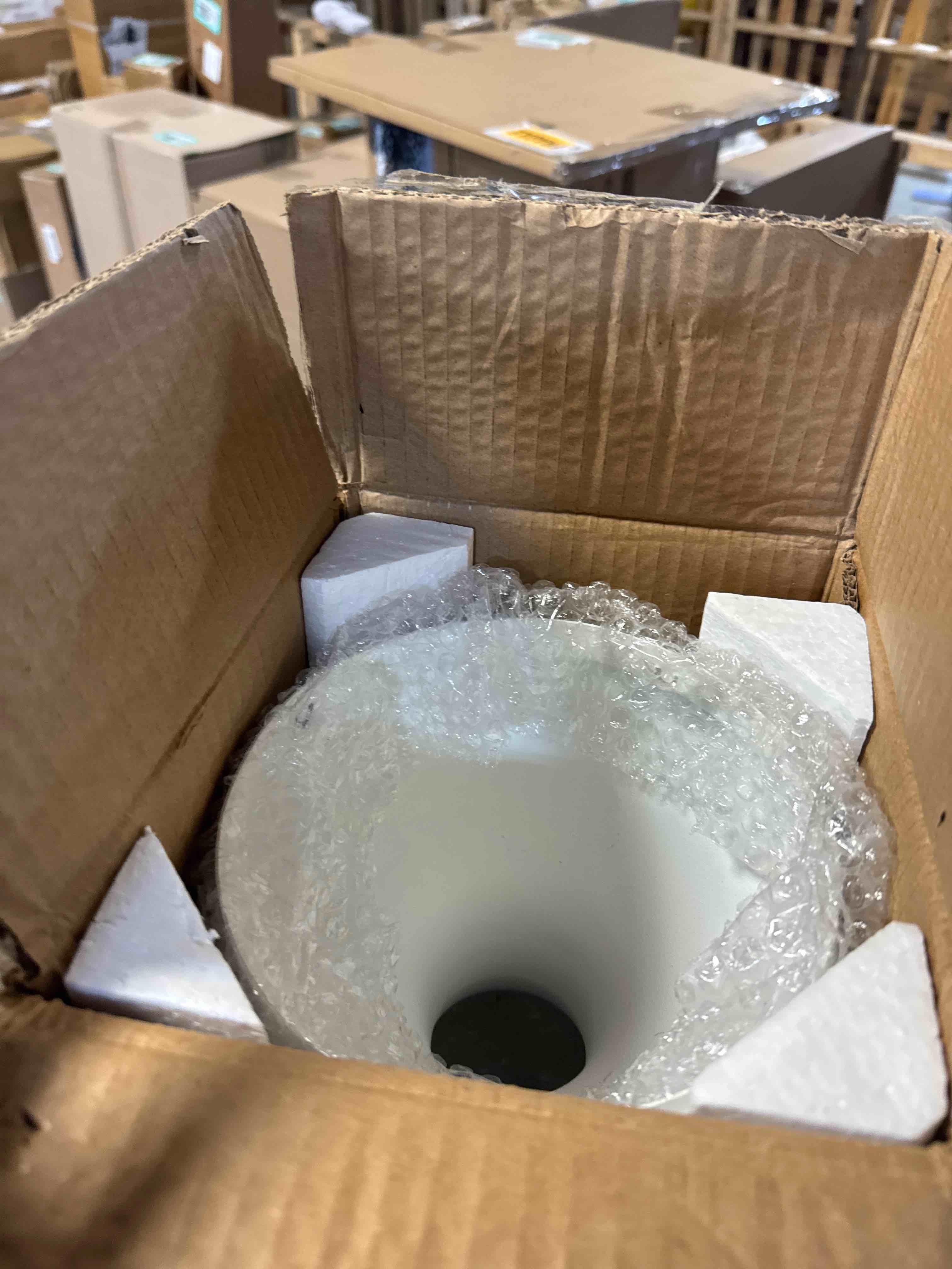 Condition photo showing New/Like New for sziqiqi large tall white floor vases: 27in metal floor standing vase set of 3 modern honeycomb texture big standing vase for living room dining bedroom home corner hallway indoor office