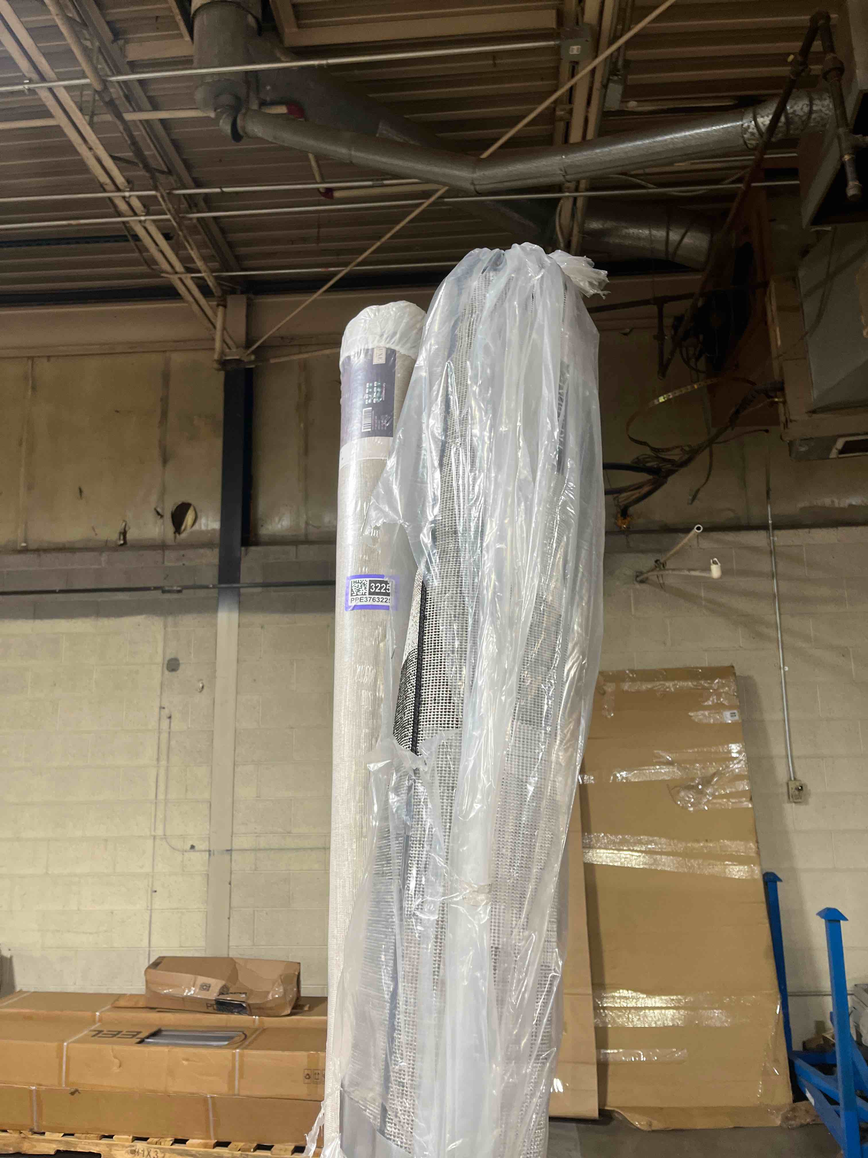 Condition photo showing New/Like New for Home Dynamix Lyndhurst Rotana Modern Area Rug, Contemporary Black/Gray 7'8"x10'7"