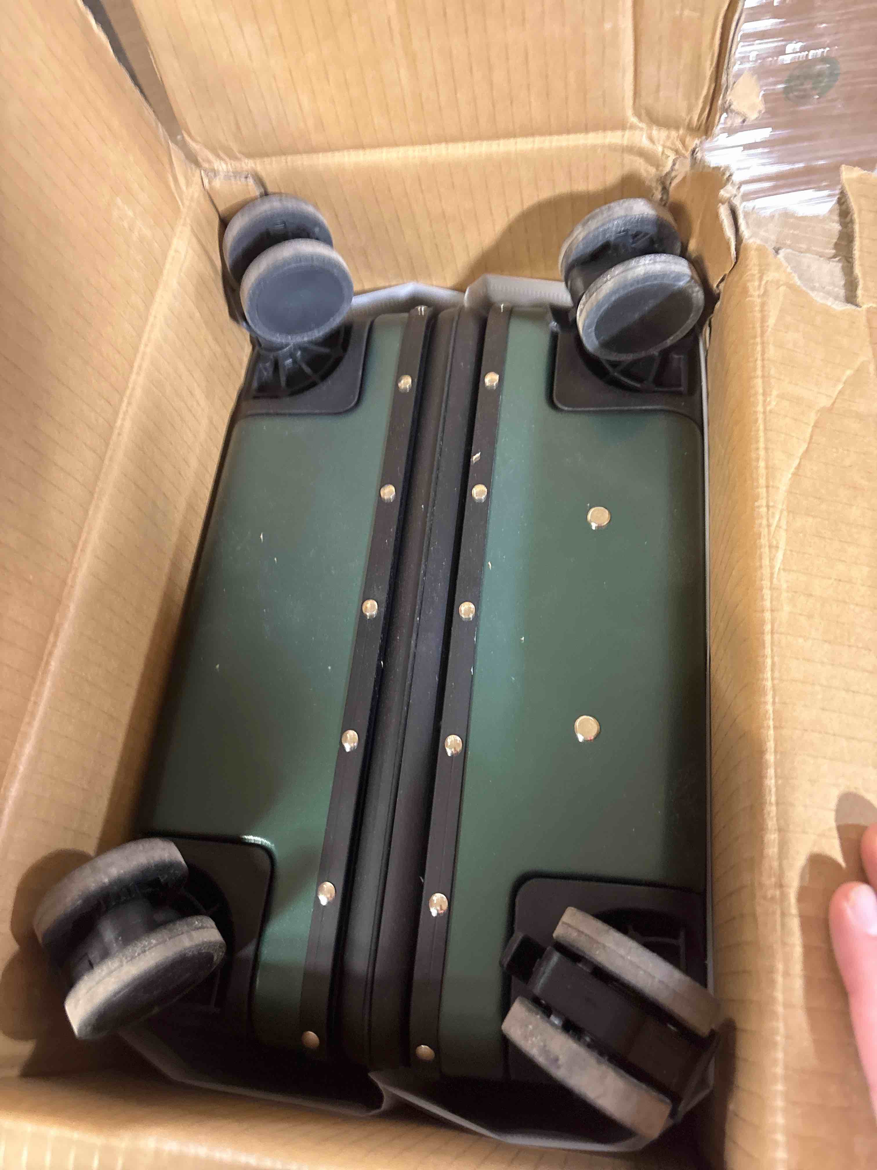 Condition photo showing Good Condition for Zipperless Luggage, Polycarbonate Aluminum Hard Shell, Expandable Carry-On Suitcase with Spinner Wheels, Hard Shell Suitcase, 20 Inch Cabin