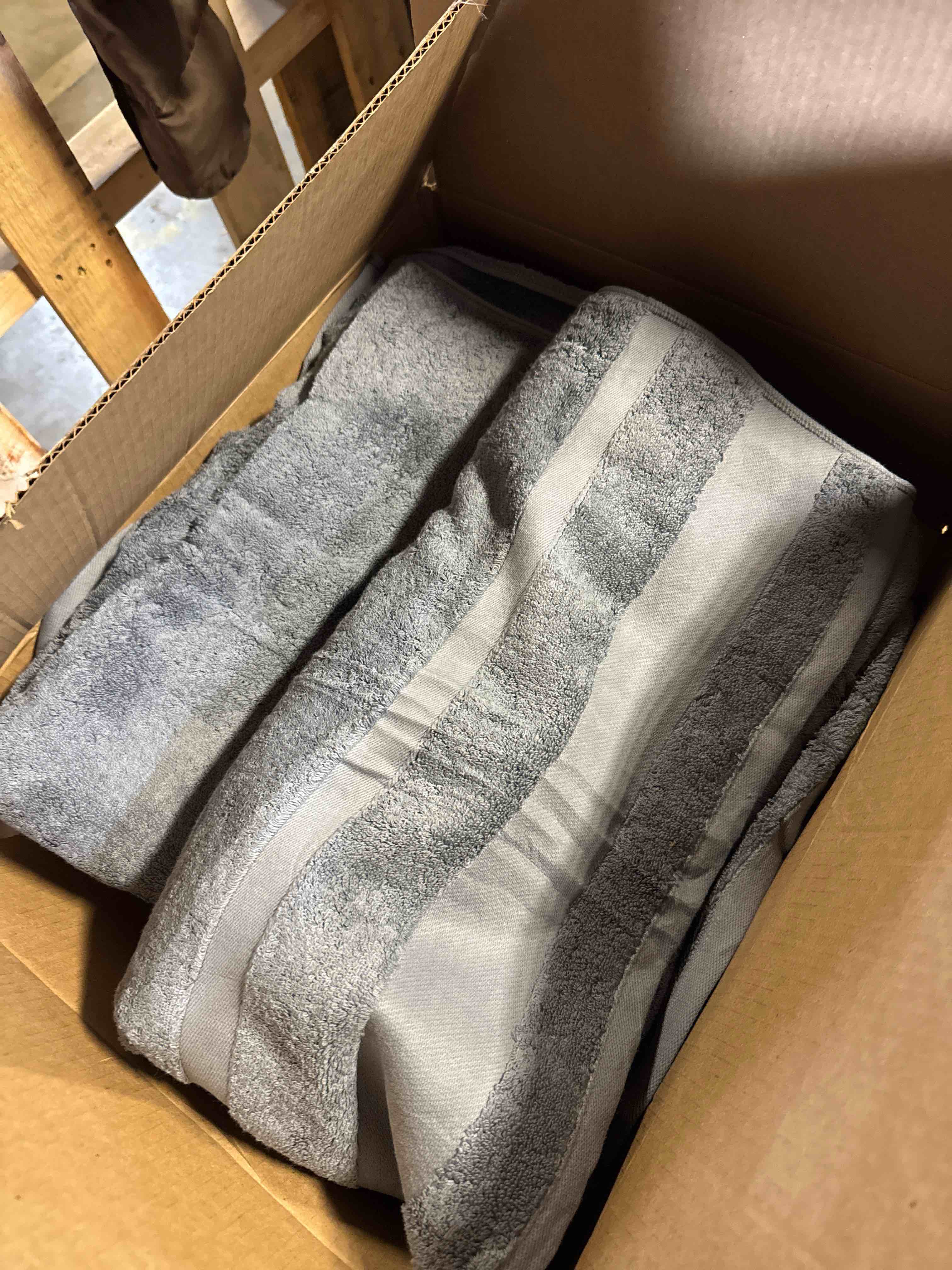 Condition photo showing Good Condition for REDKISS 100% Cotton Bath Towels Set of 2, Extra Large Bath Sheets 35 X 70 Inches, 800 GSM, Quick Dry, Ultra Soft & Super Absorbent Bathroom Towel Sets for Bathroom, Gym, Spa, Pool & Hotel, ( One in stock is Grey)