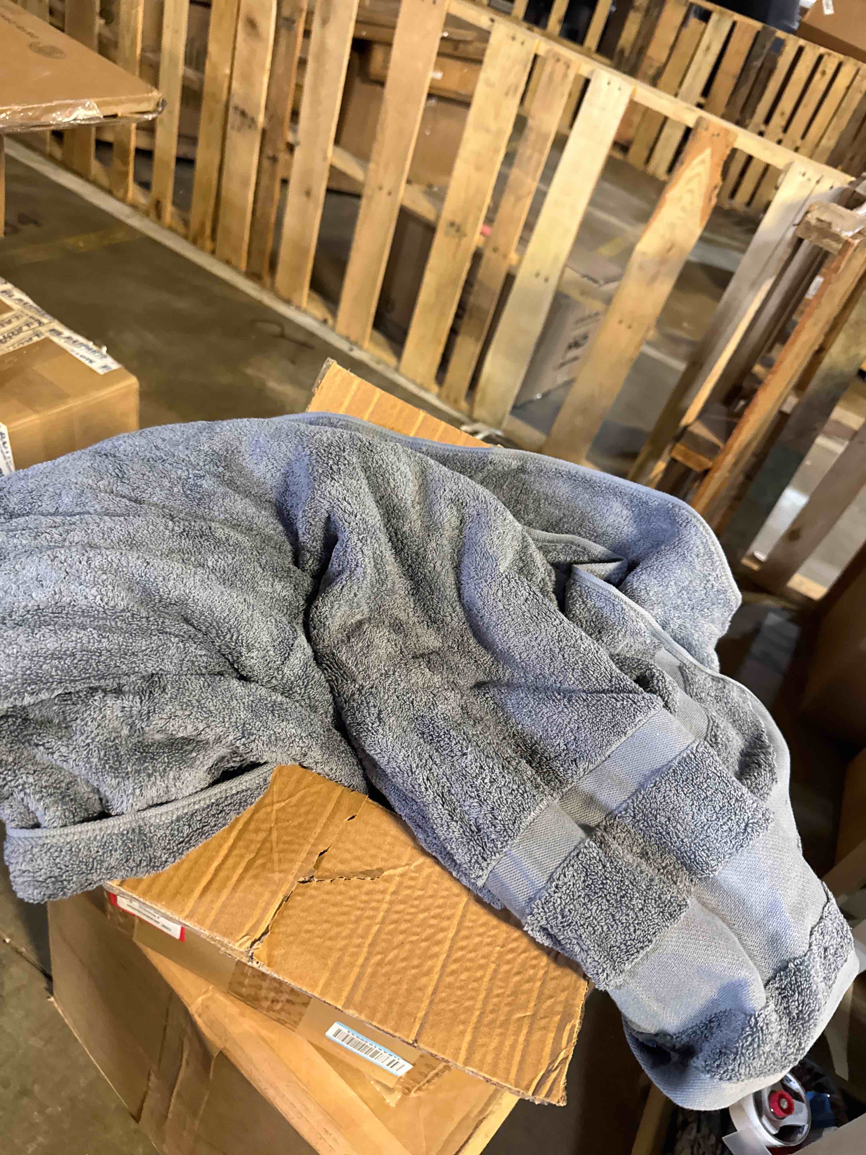 Condition photo showing Good Condition for REDKISS 100% Cotton Bath Towels Set of 2, Extra Large Bath Sheets 35 X 70 Inches, 800 GSM, Quick Dry, Ultra Soft & Super Absorbent Bathroom Towel Sets for Bathroom, Gym, Spa, Pool & Hotel, ( One in stock are gray)