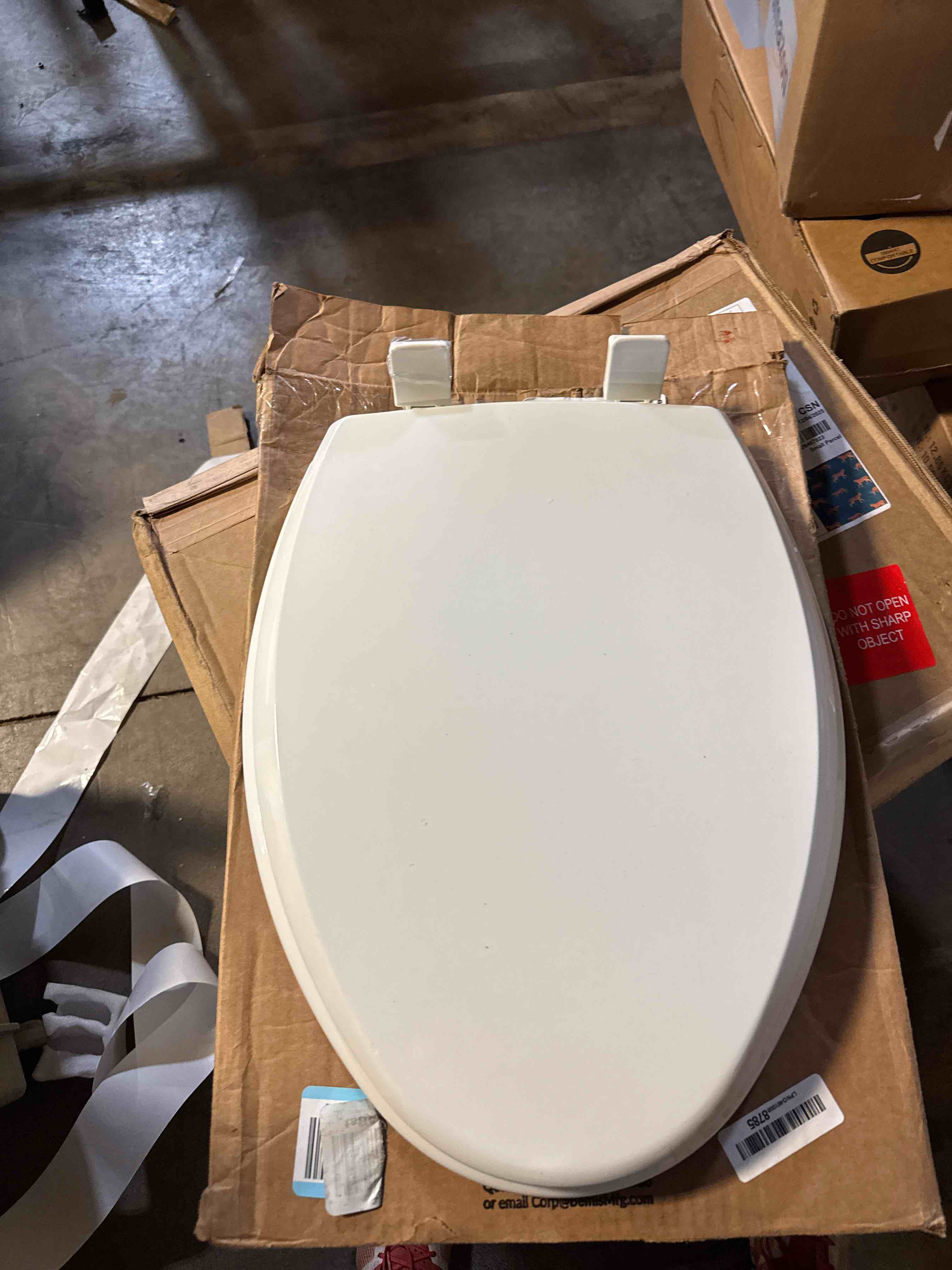 Condition photo showing Good Condition for Mayfair 1847SLOW 000 Kendall Slow-Close  Removable Enameled Wood Toilet Seat that will Never Loosen  1 Pack ELONGATED - Premium Hinge  White