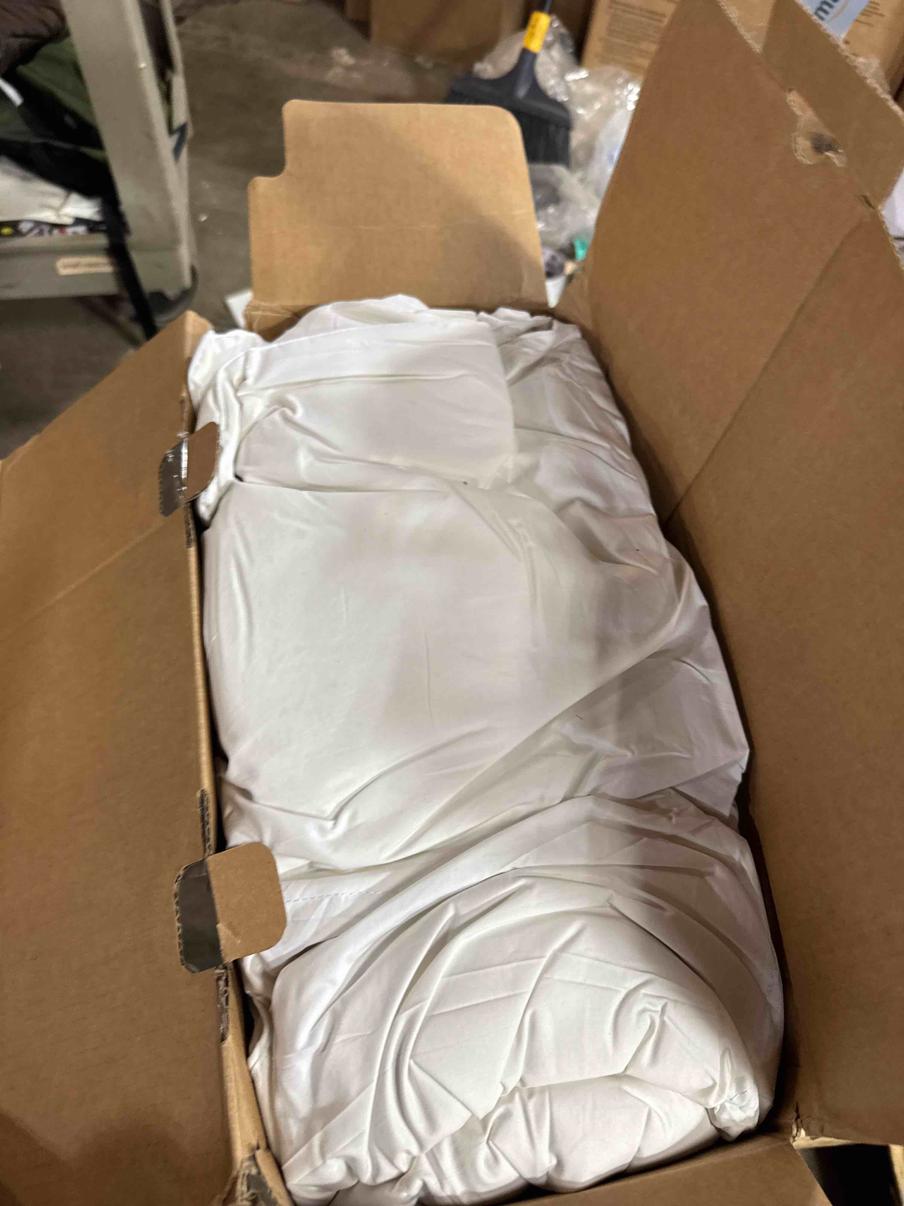 Condition photo showing Good Condition for Serta 233 Thread Count White Feather Goose Down Fiber Extra Warmth Comforter, King (B082YKM8CS)