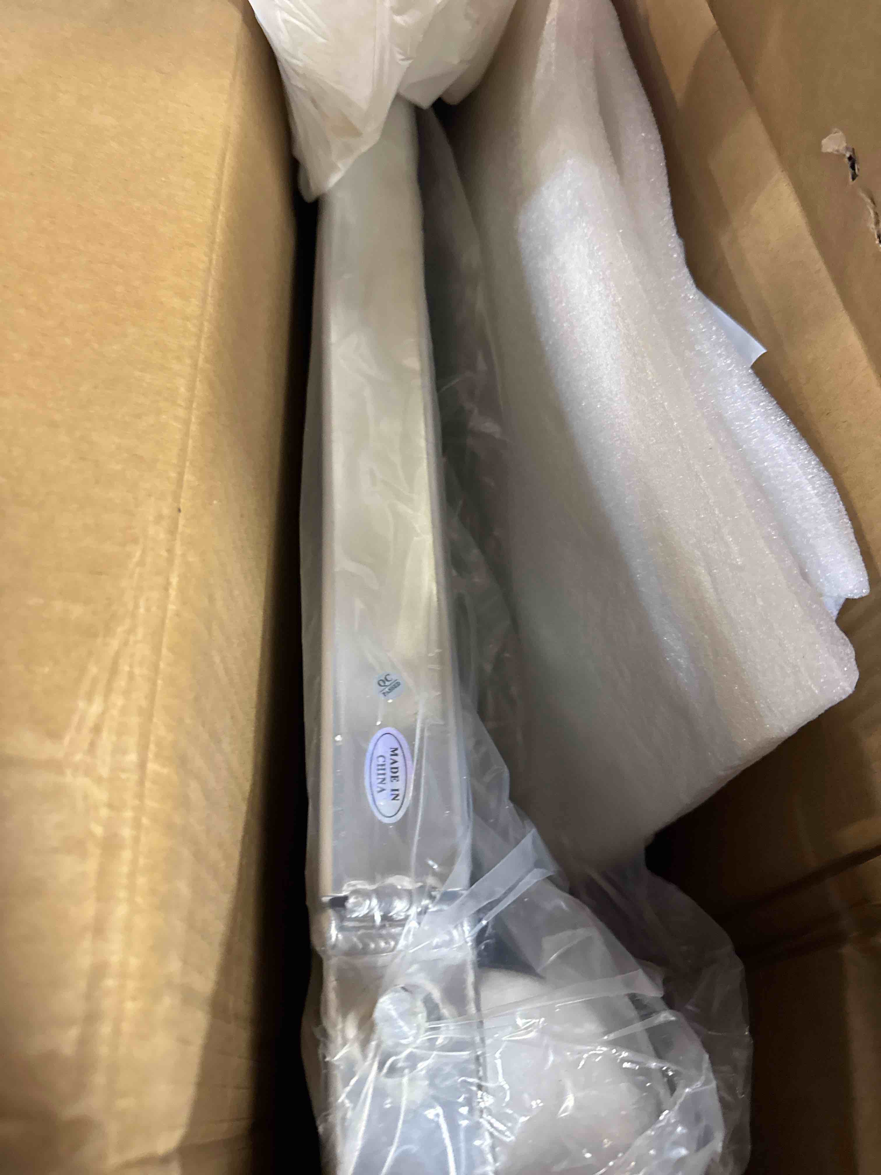 Condition photo showing New/Like New for 34" 3 Row Radiator Replacement for 2002-2014 Chevy Silverado 1500 2500 3500 Suburban,2003-2013 GMC Sierra 1500 2500 3500 Yukon, 2002-2014 Cadillac Escalade ESV EXT 4.8L 5.3L 6.0L