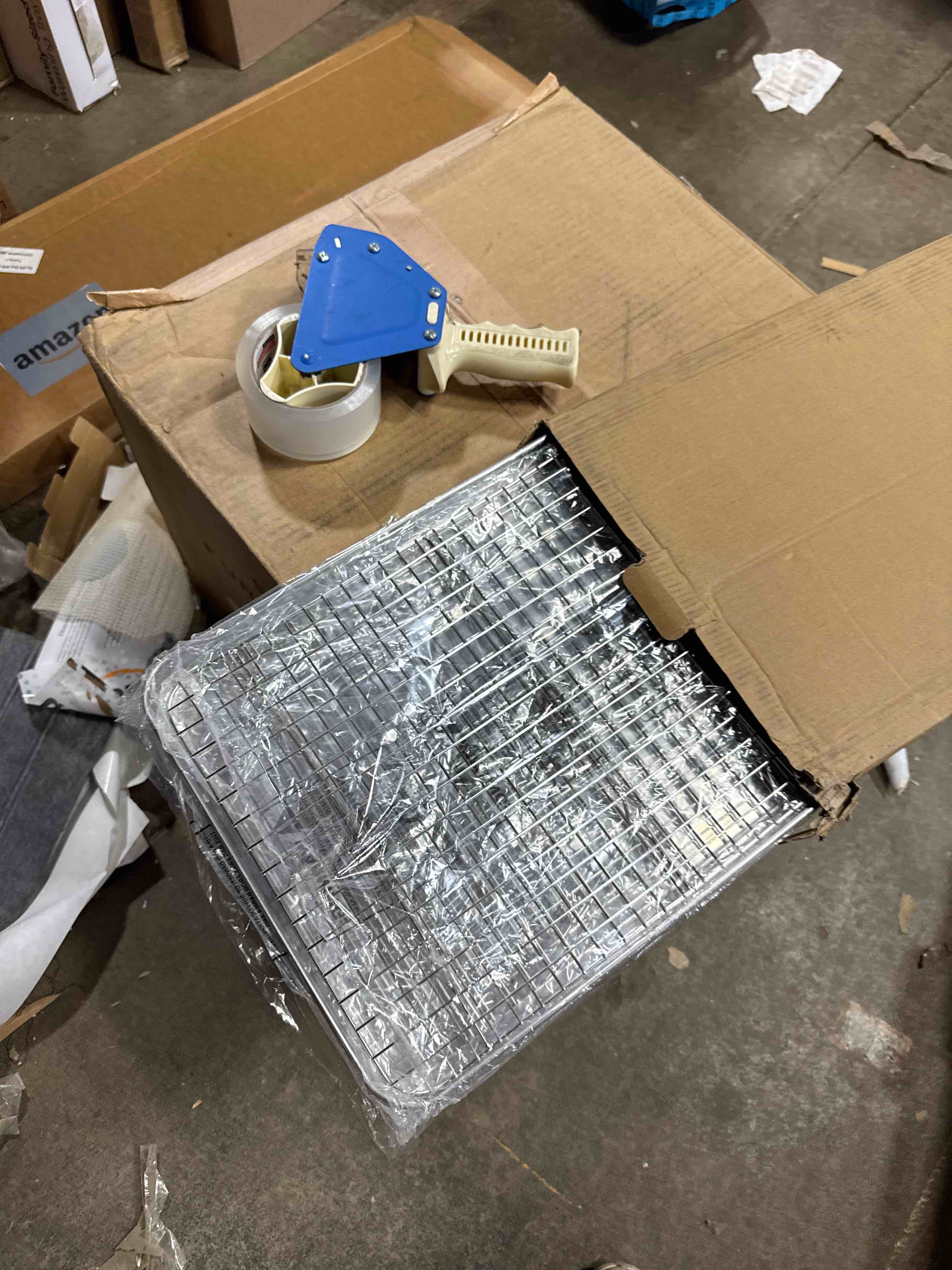Condition photo showing New/Like New for Jelly Roll Pan with Cooling Rack, Leonyo Baking Sheet Pan with Wire Rack, Commercial Stainless Steel & Nonstick Large Cookie Sheet Trays for Oven Cooking, Size 16 x 12 Inch (2 Trays + 2 Racks)