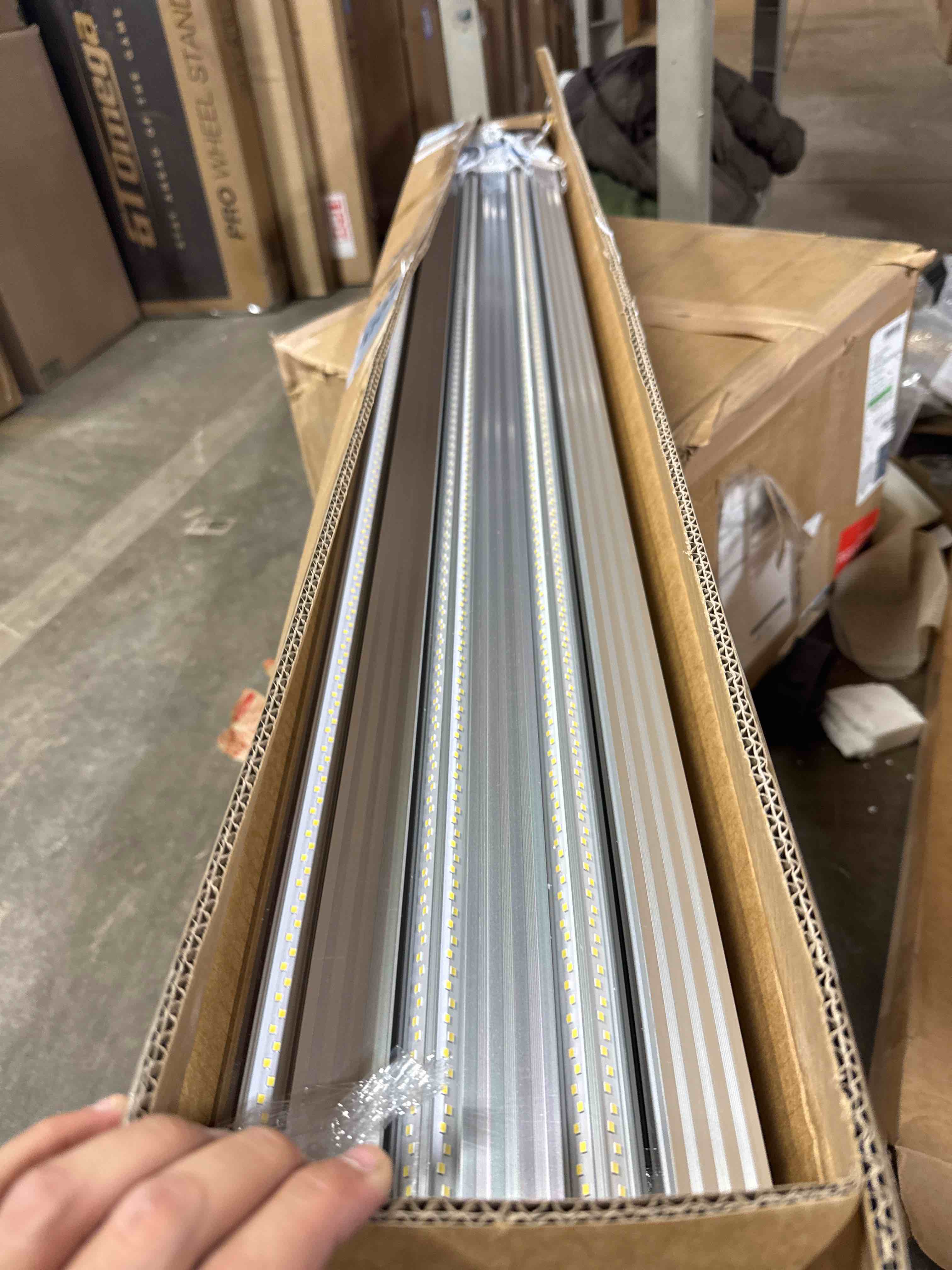 Condition photo showing Good Condition for ONLYLUX LED Shop Light 4FT, 6000K 50W 7500LM, Linkable Utility Ceiling Light Fixture, 4 Foot T8 Integrated LED Tube Lights, V Shape High Output, Linkable with On/Off Switch (12 Pack)